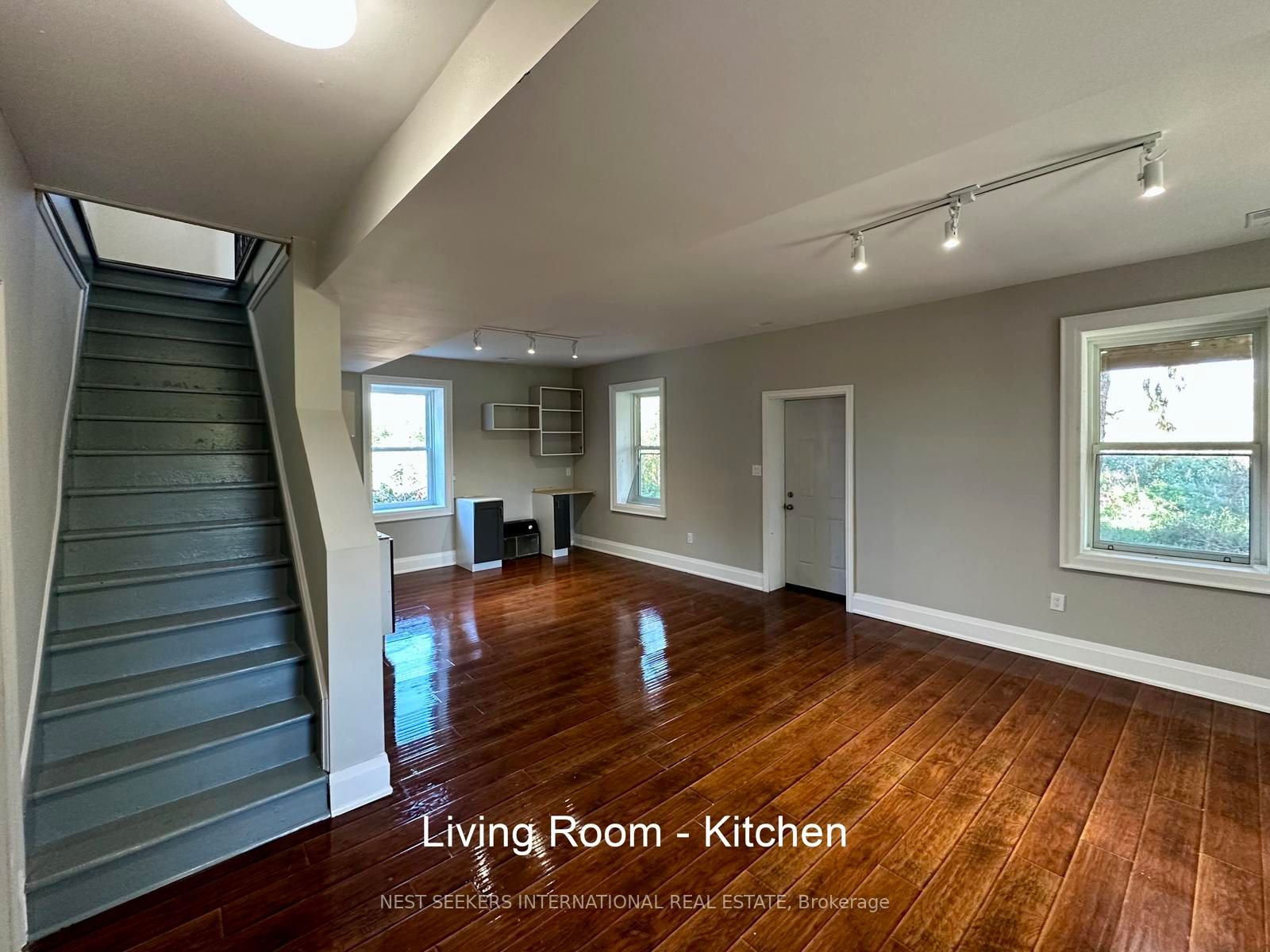 5876 8th Line Property Photo 12