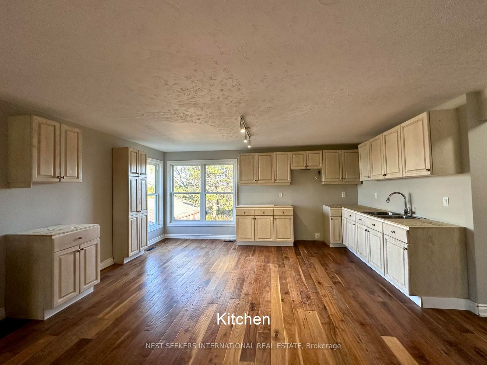 5876 8th Line Property Photo 14