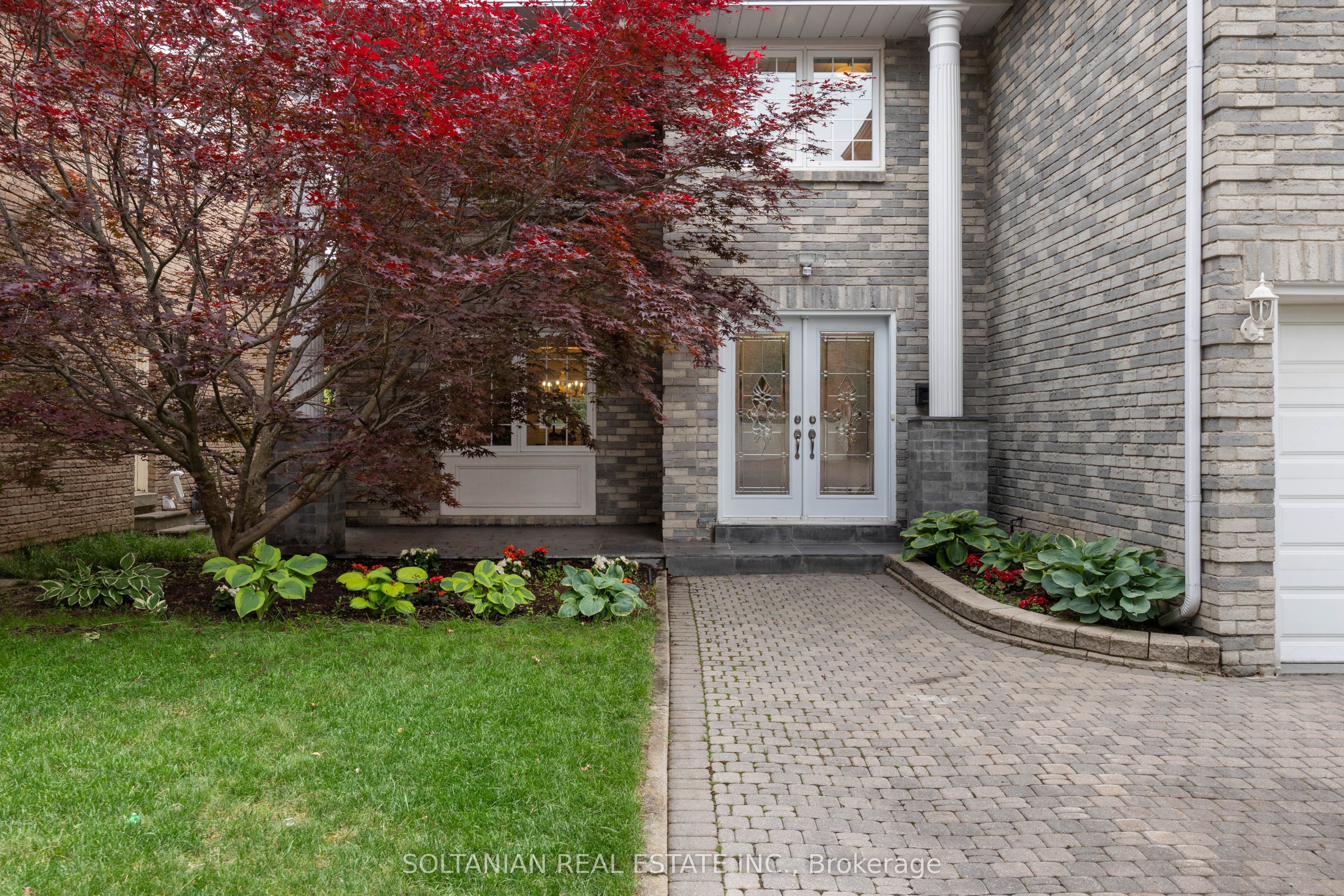 28 Dunvegan Drive Property Photo 2