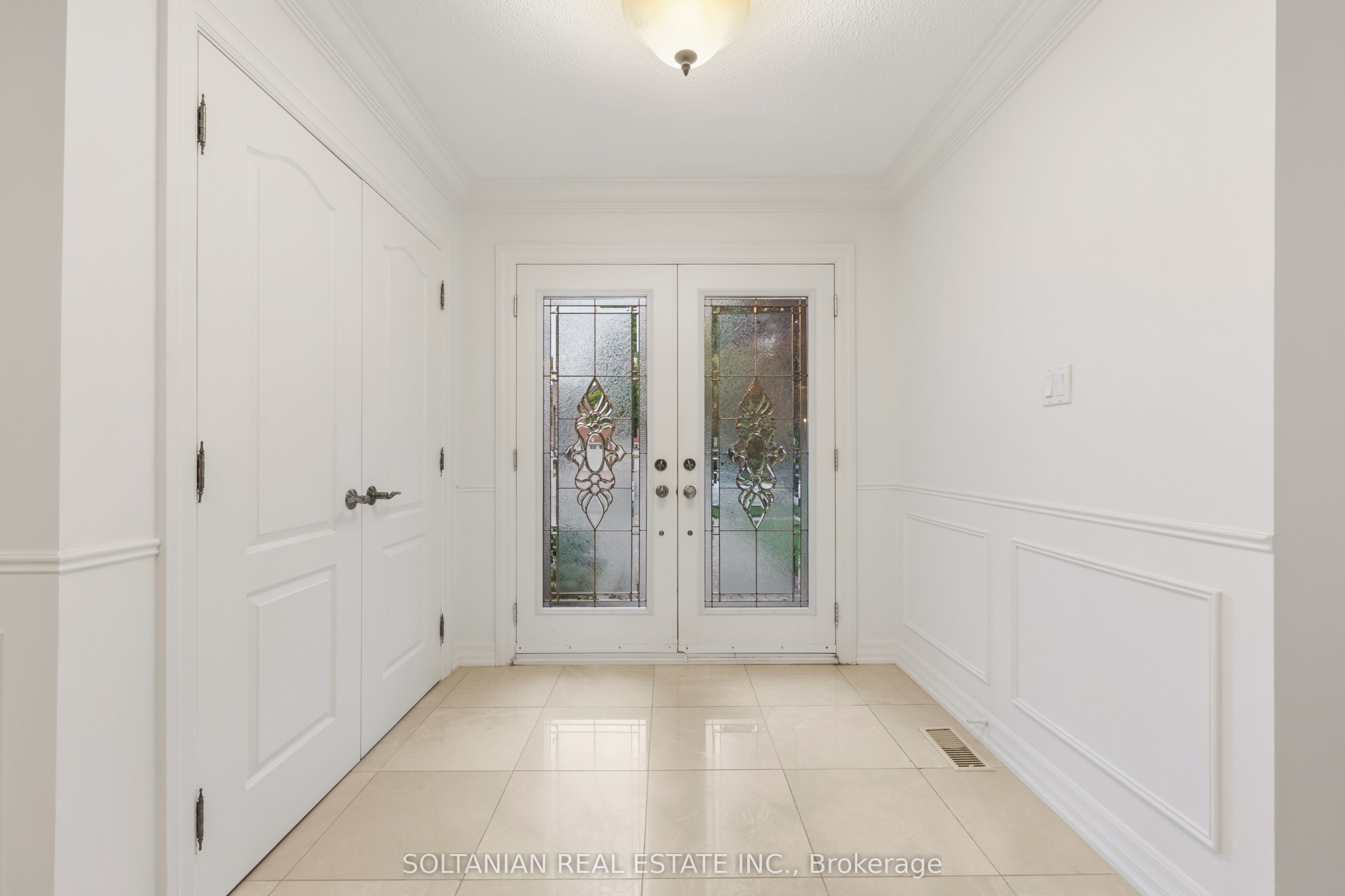 28 Dunvegan Drive Property Photo 3