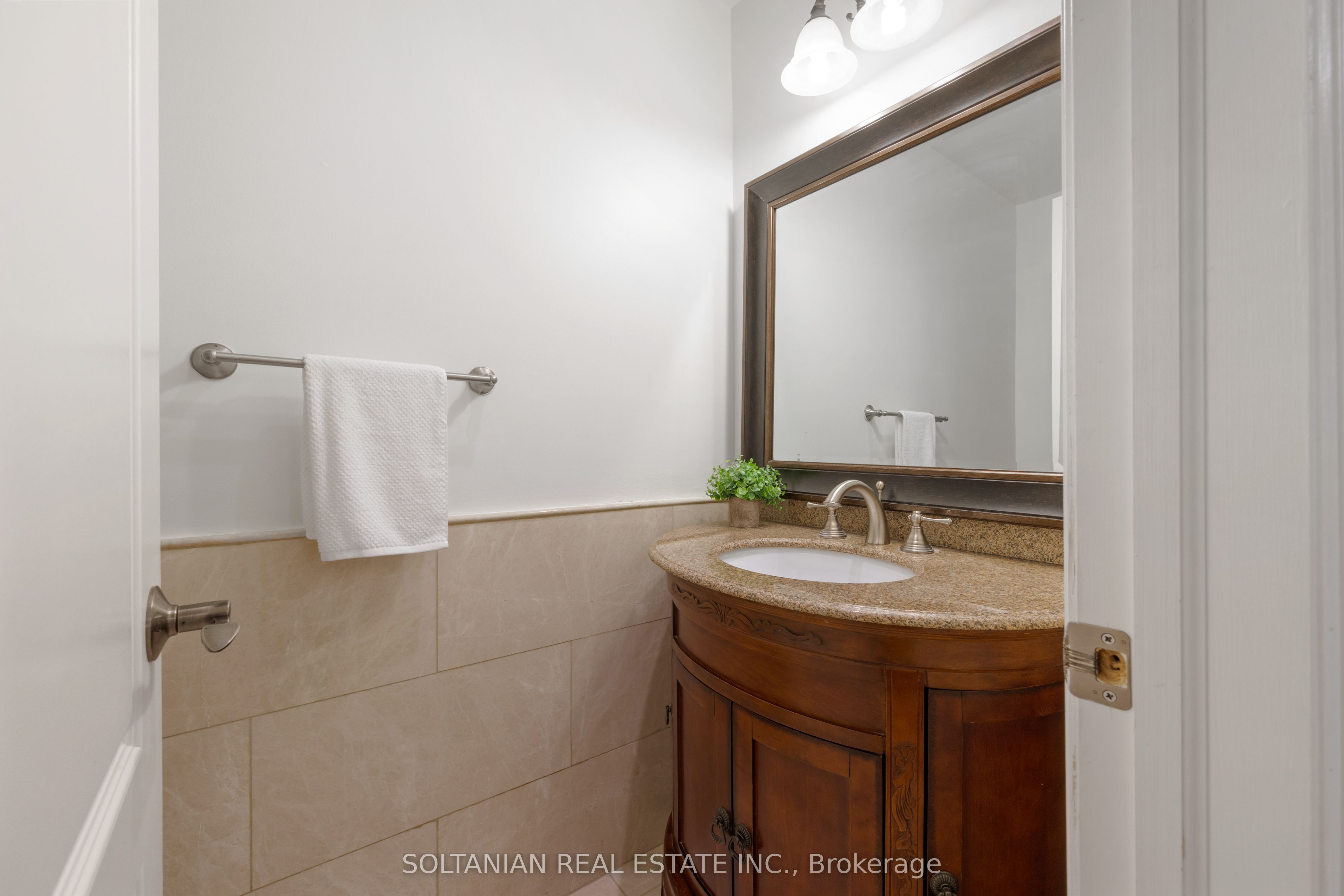 28 Dunvegan Drive Property Photo 17