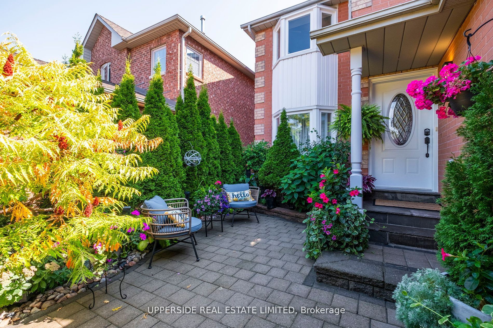 167 Covent Crescent Property Photo 2