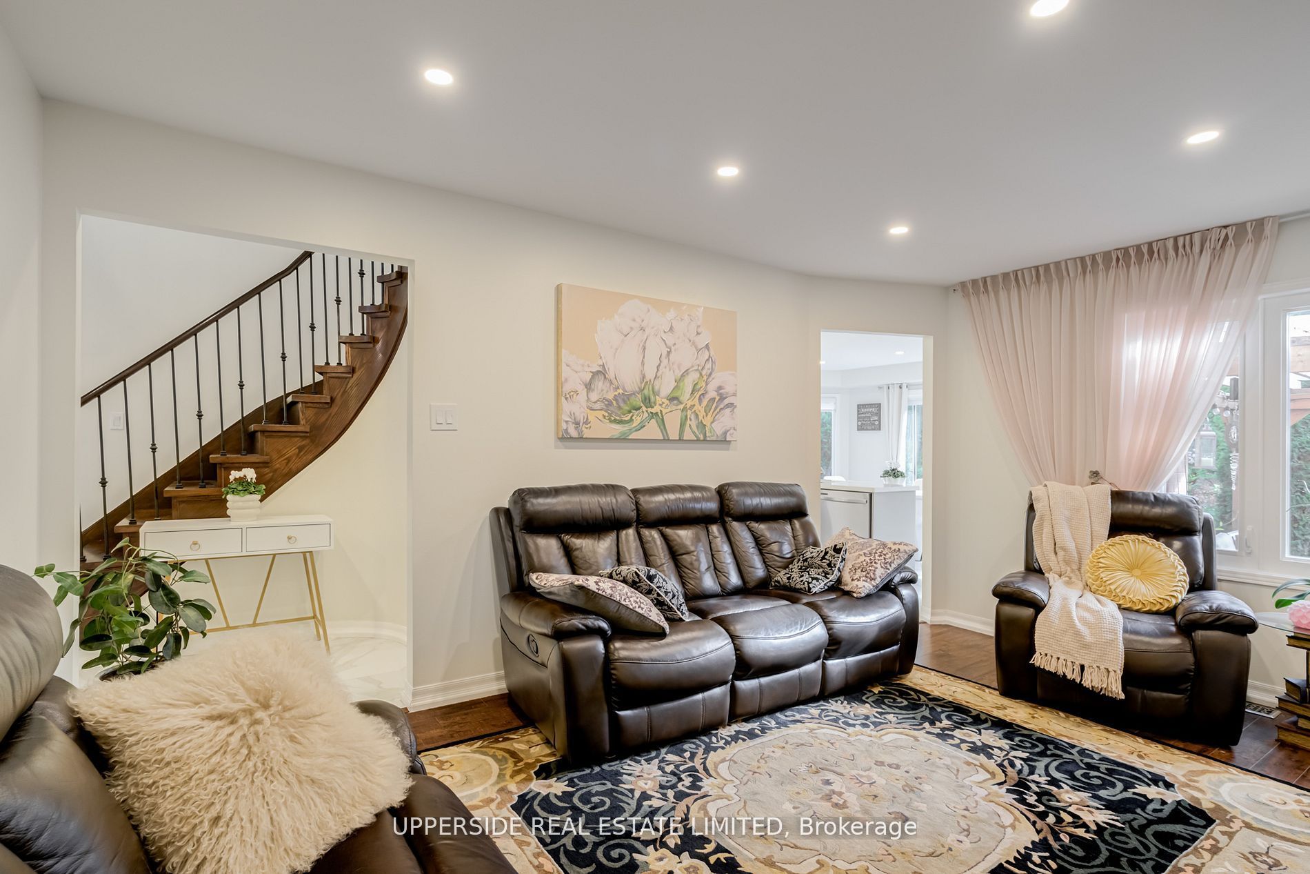 167 Covent Crescent Property Photo 8