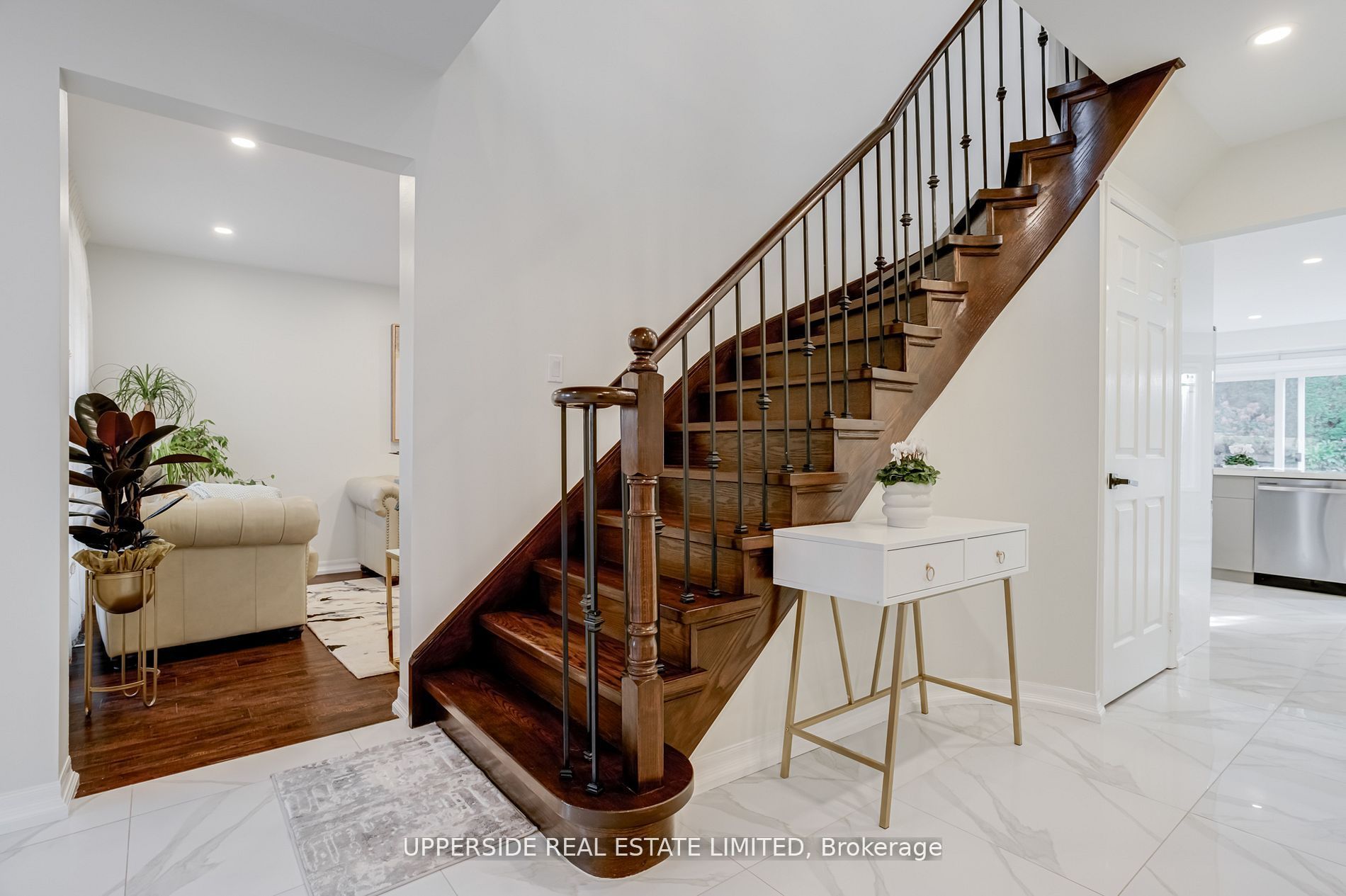 167 Covent Crescent Property Photo 14