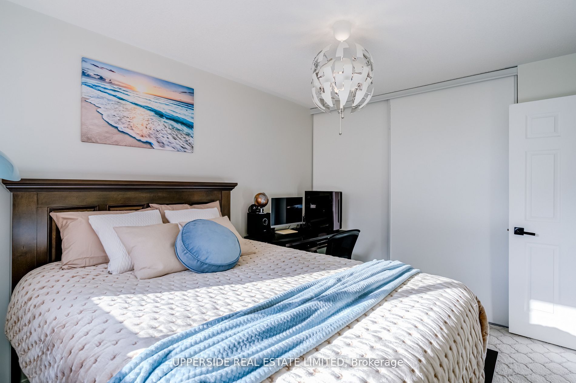 167 Covent Crescent Property Photo 22