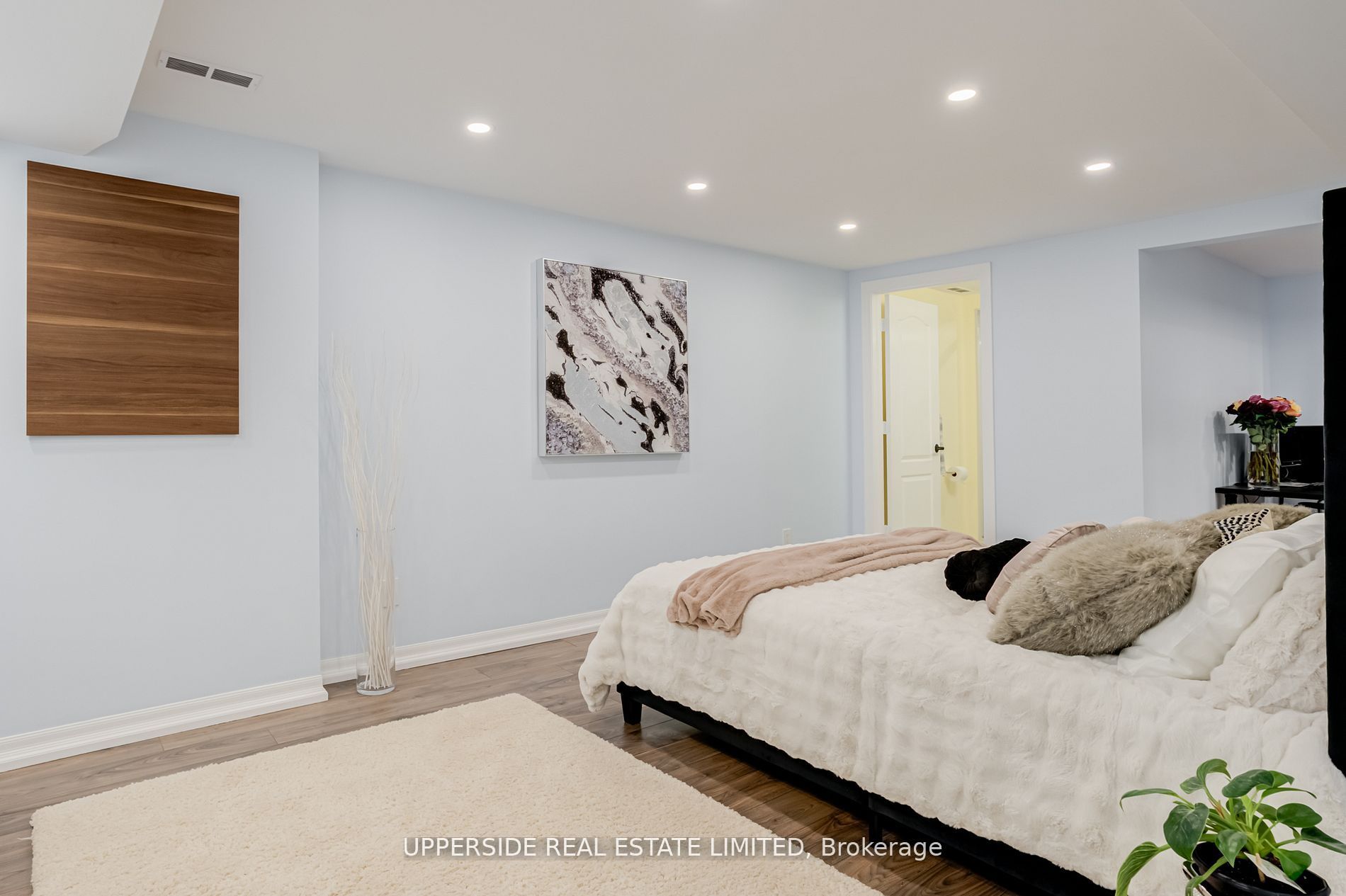 167 Covent Crescent Property Photo 29