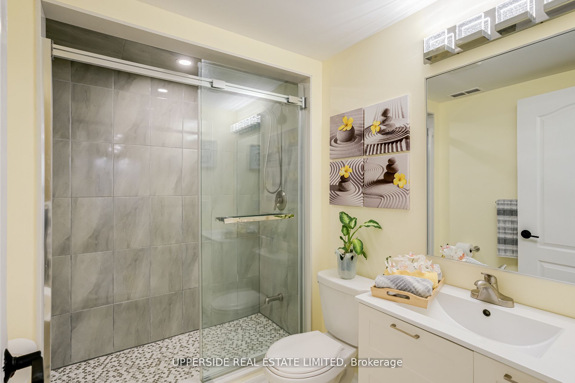 167 Covent Crescent Property Photo 32