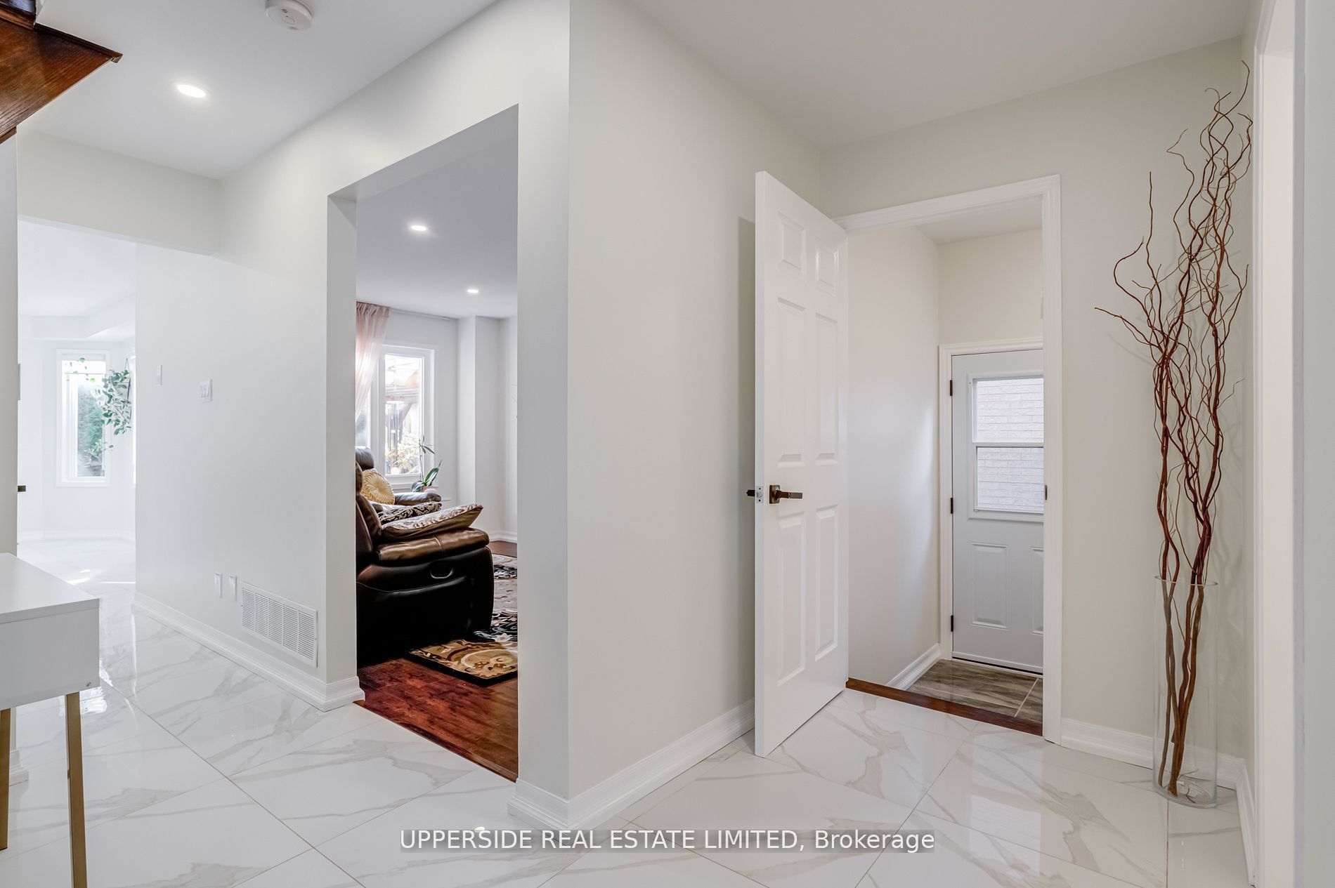 167 Covent Crescent Property Photo 35