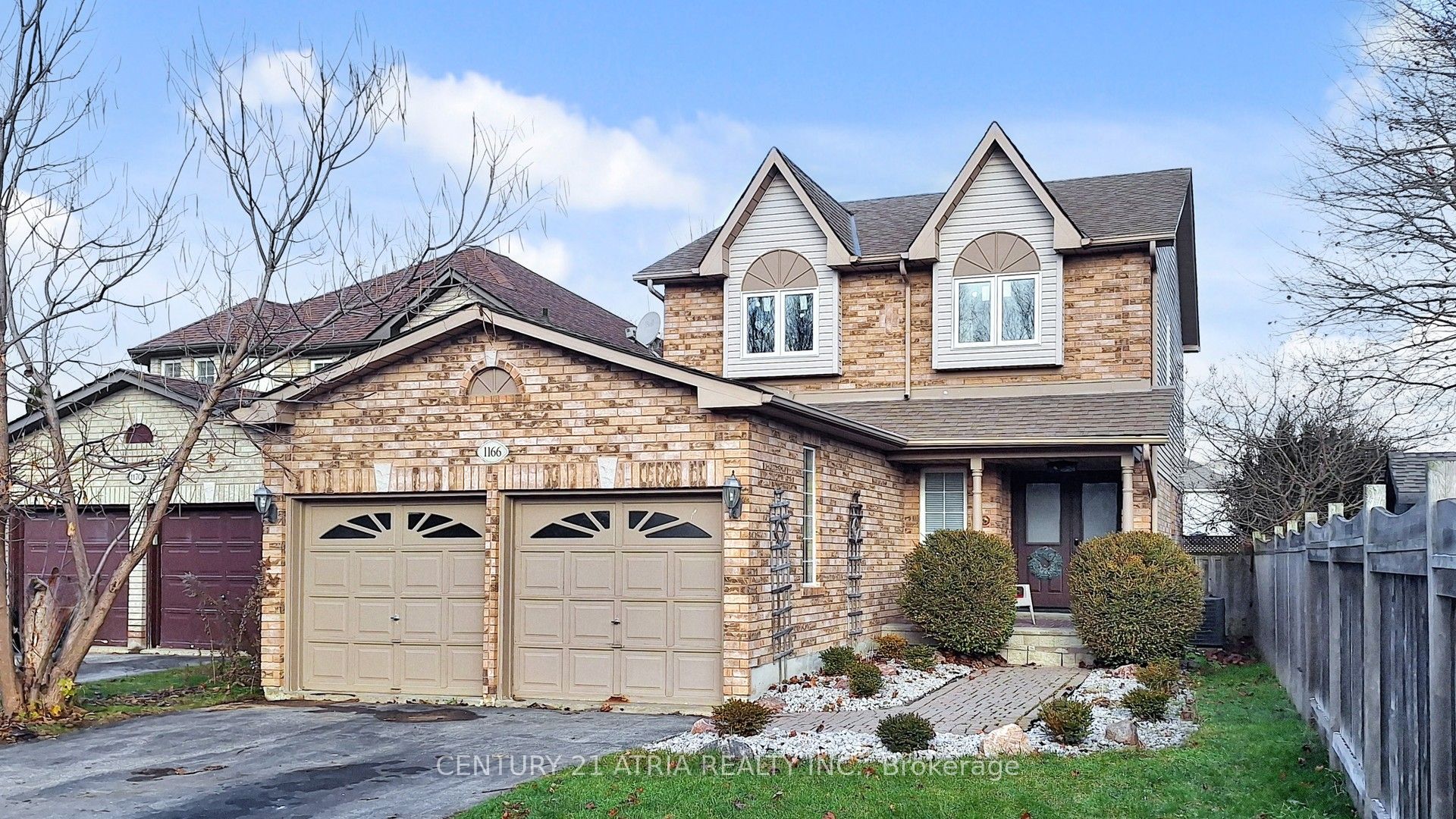 1166 Oriole Crescent Property Photo 2