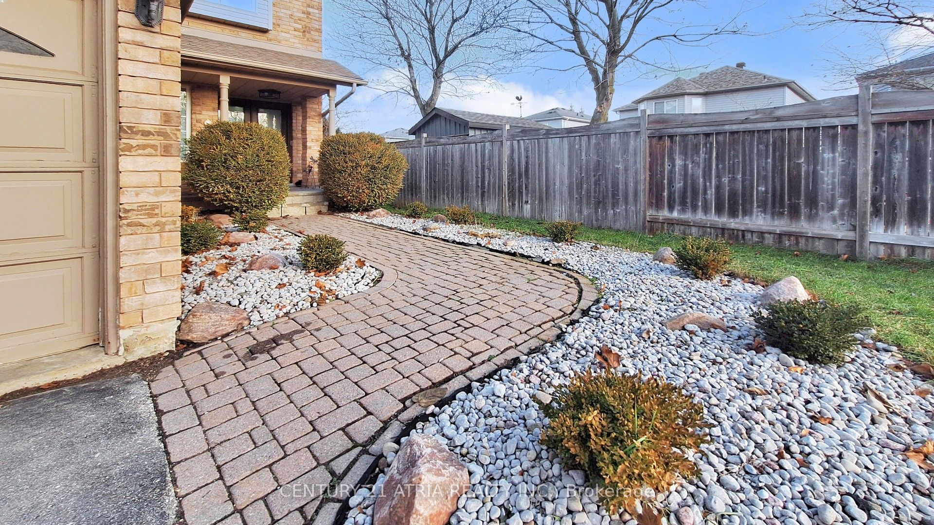 1166 Oriole Crescent Property Photo 3