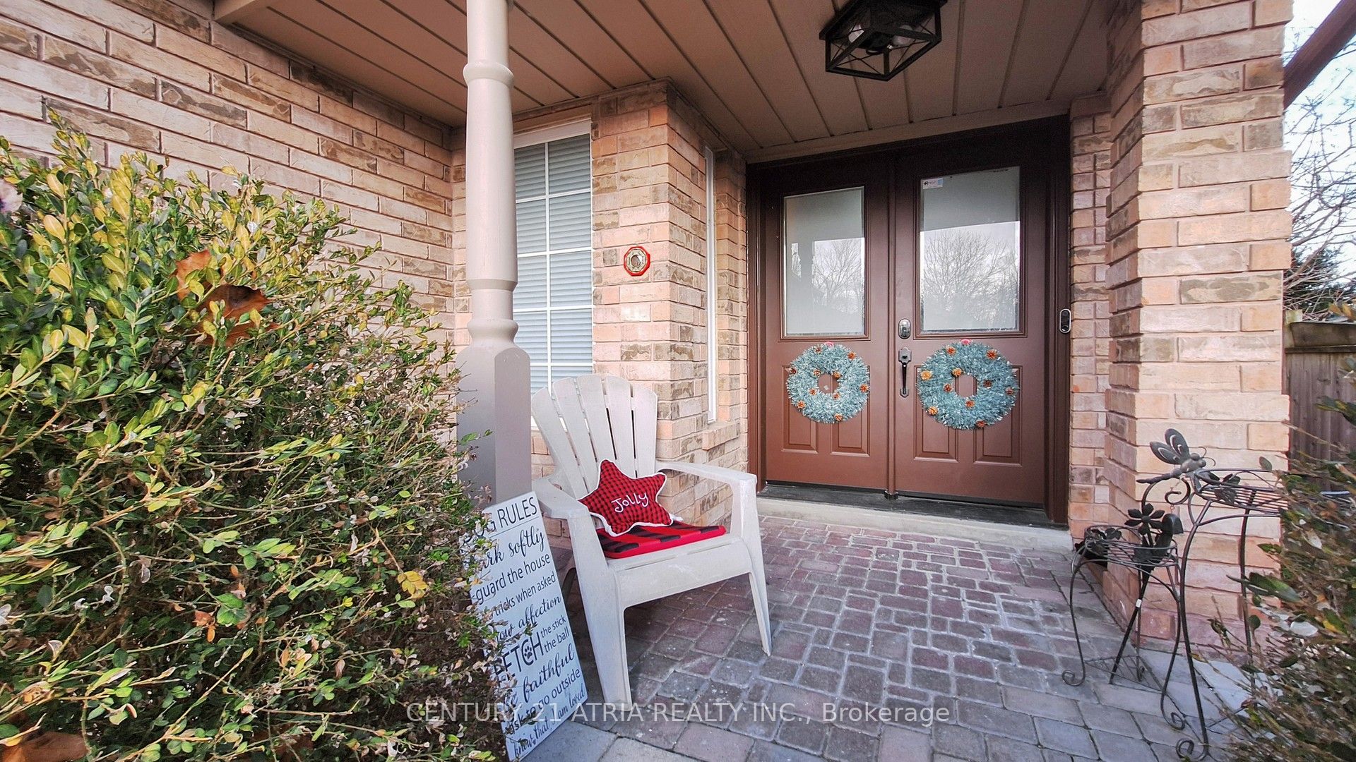 1166 Oriole Crescent Property Photo 4