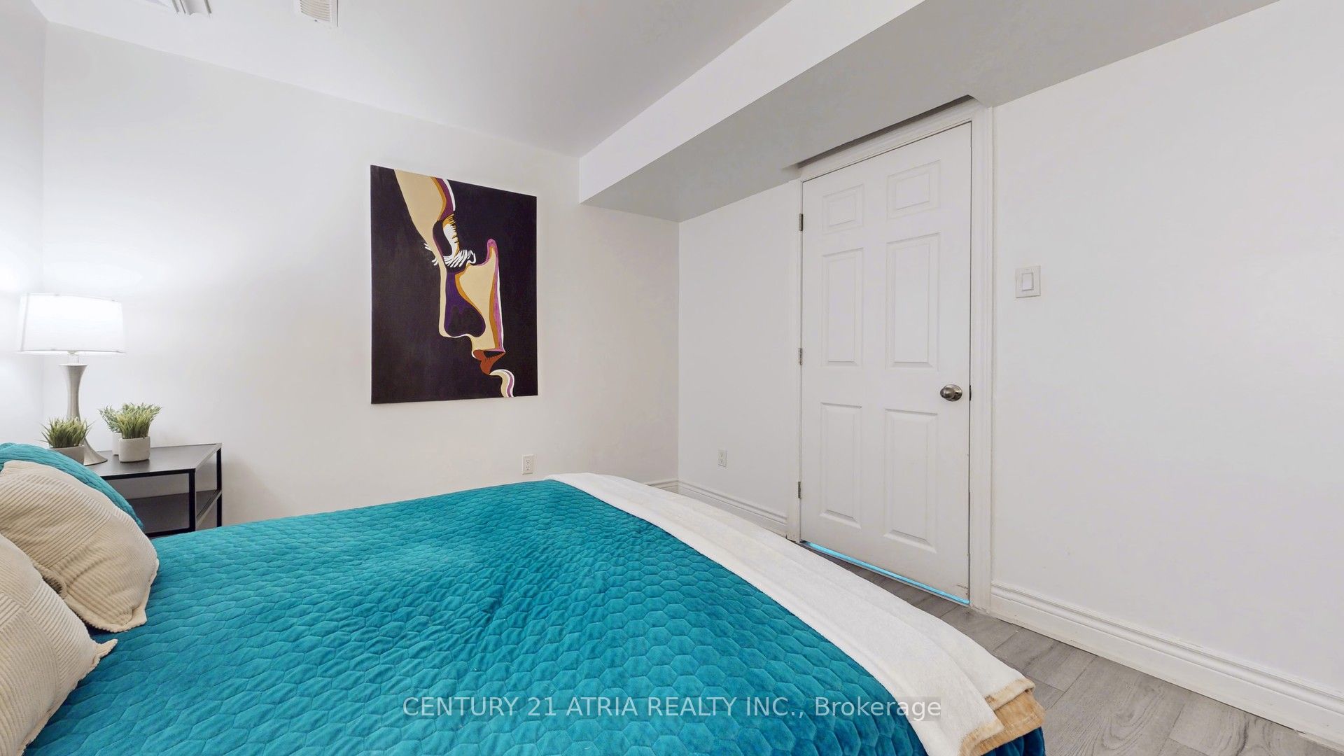 1166 Oriole Crescent Property Photo 5