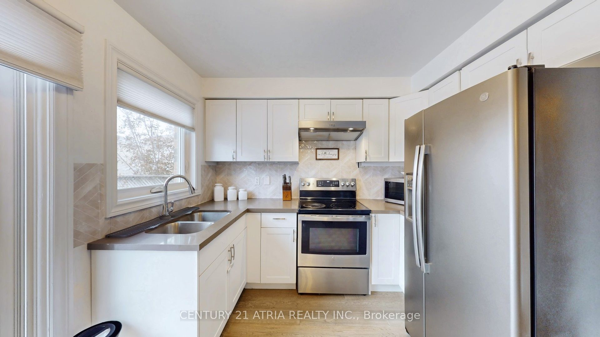 1166 Oriole Crescent Property Photo 13
