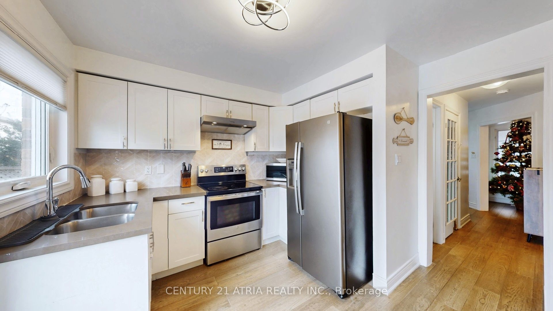 1166 Oriole Crescent Property Photo 14