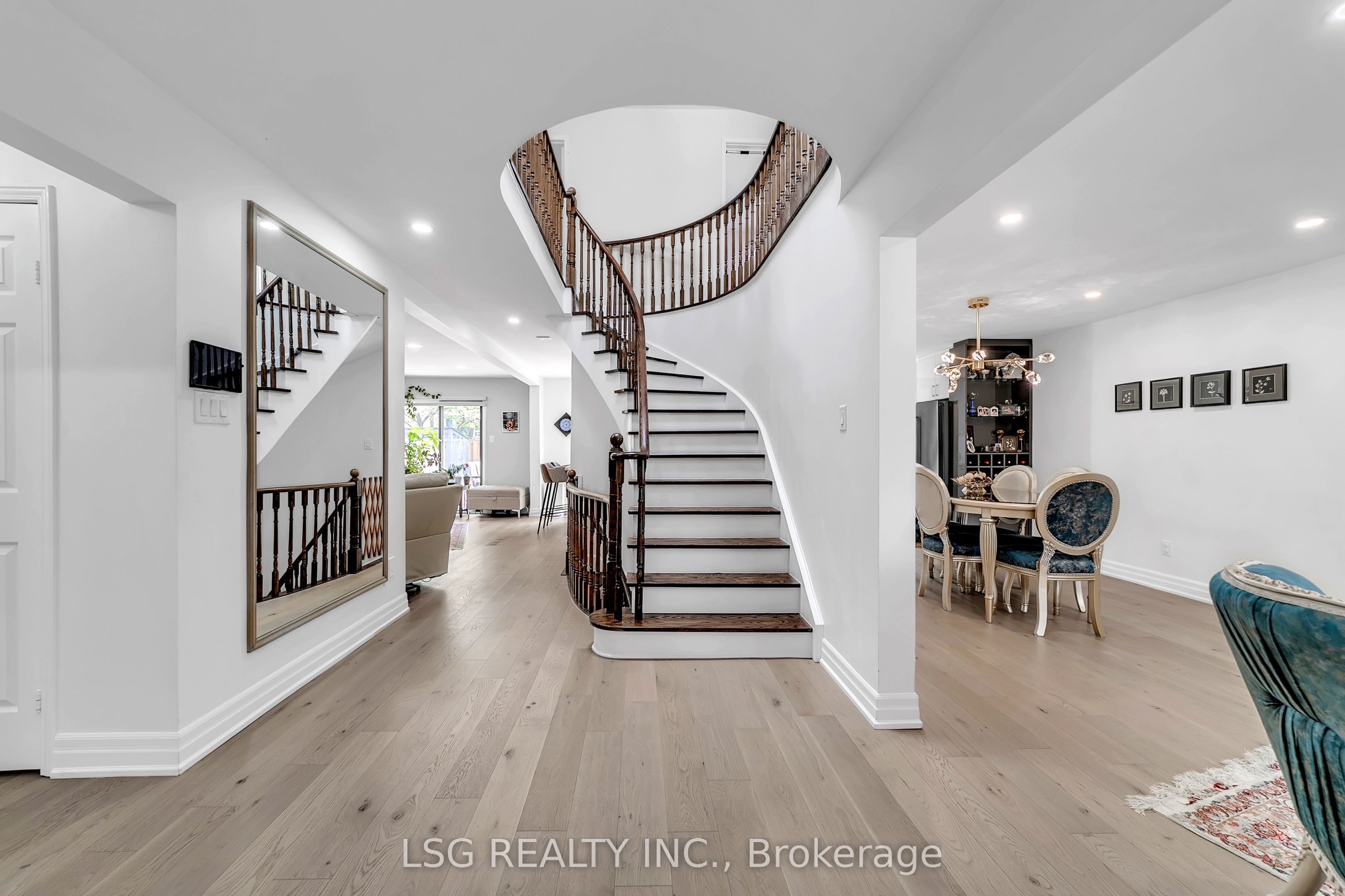 629 York Hill Boulevard Property Photo 3