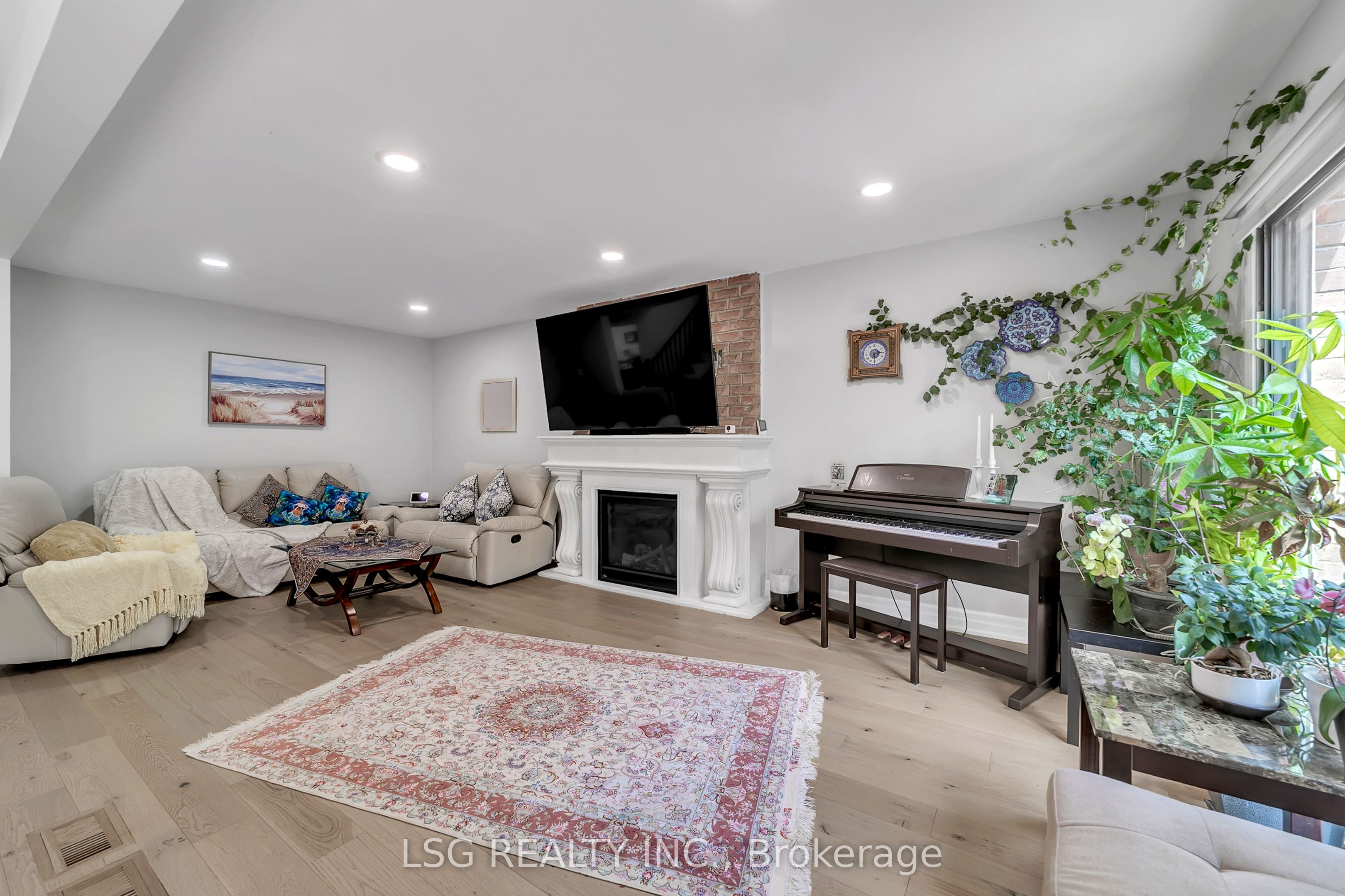 629 York Hill Boulevard Property Photo 4