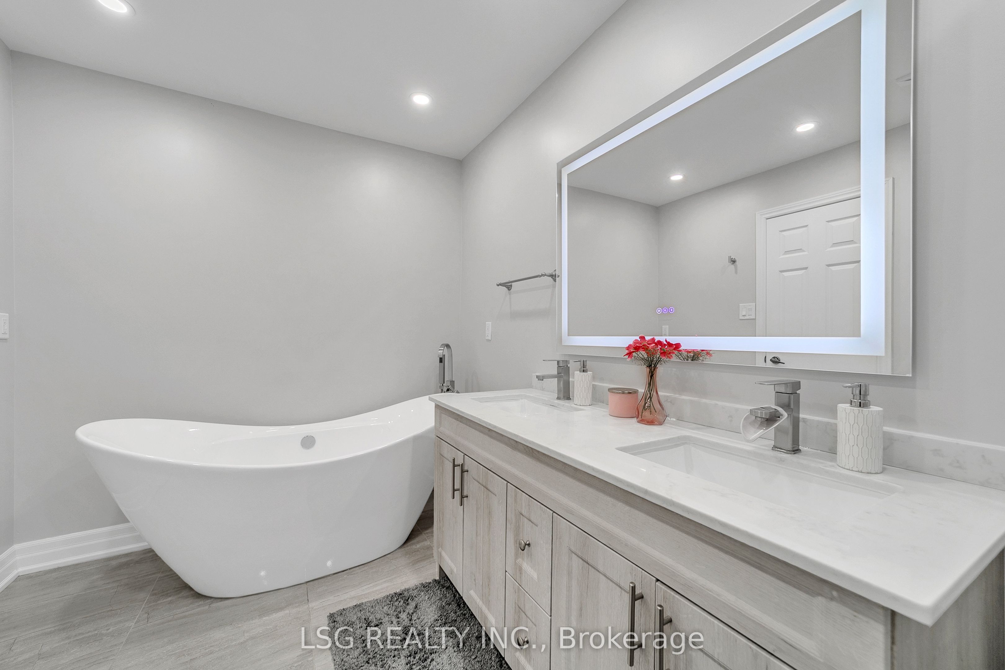 629 York Hill Boulevard Property Photo 22