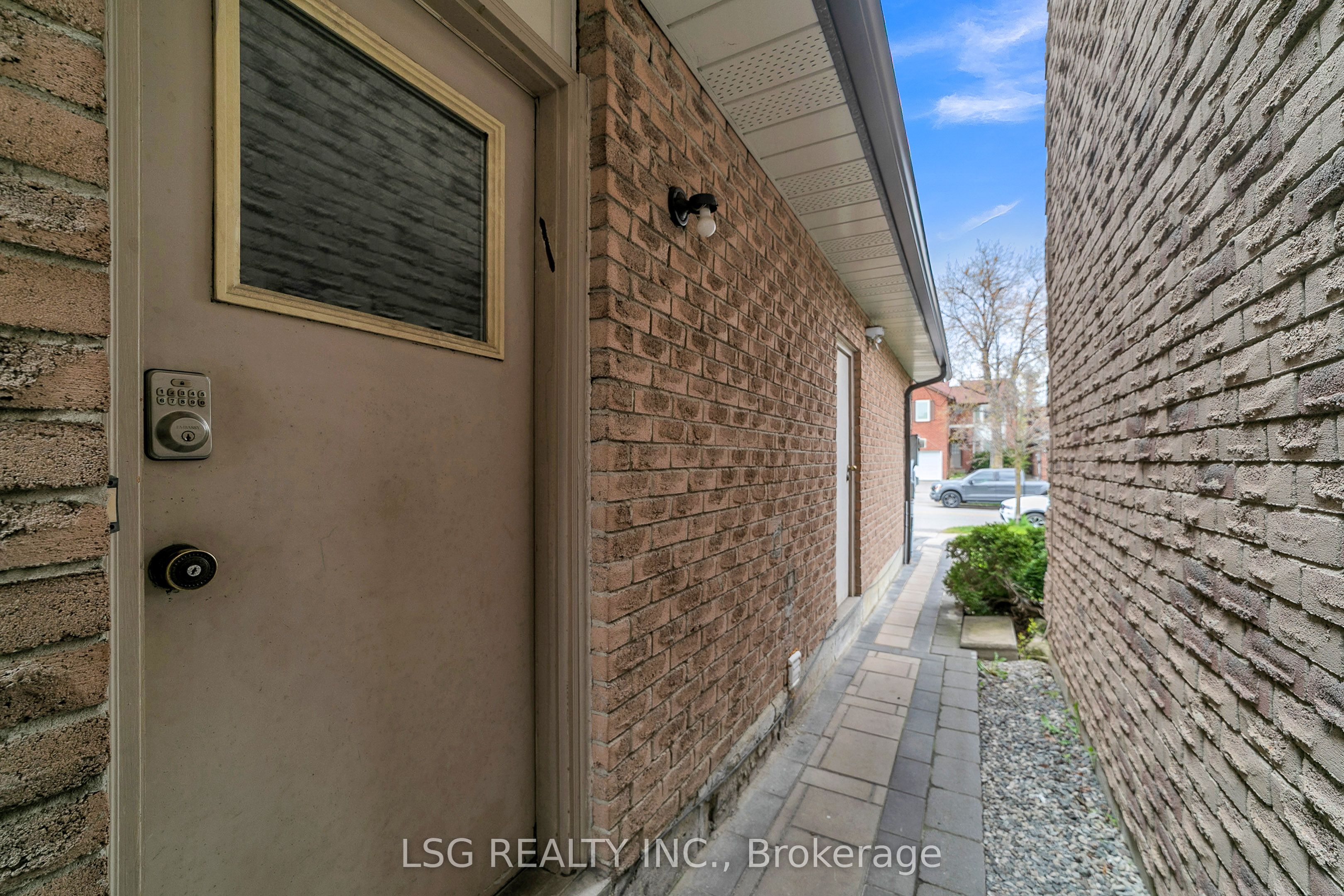 629 York Hill Boulevard Property Photo 43