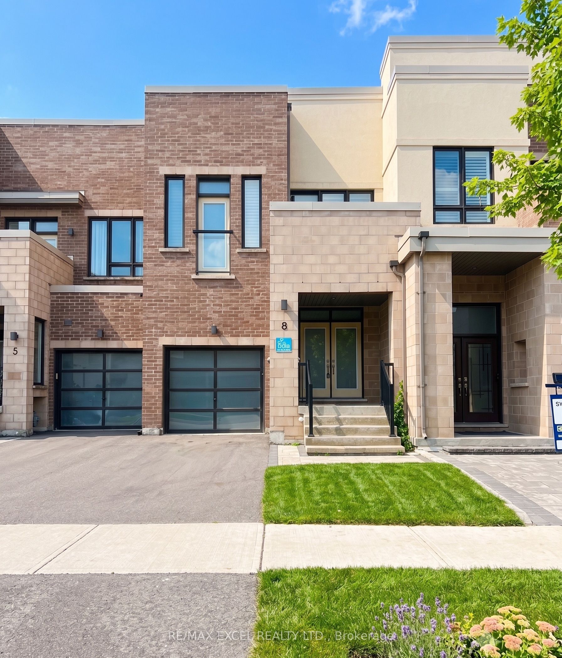 8 Helliwell Crescent Property Photo 1