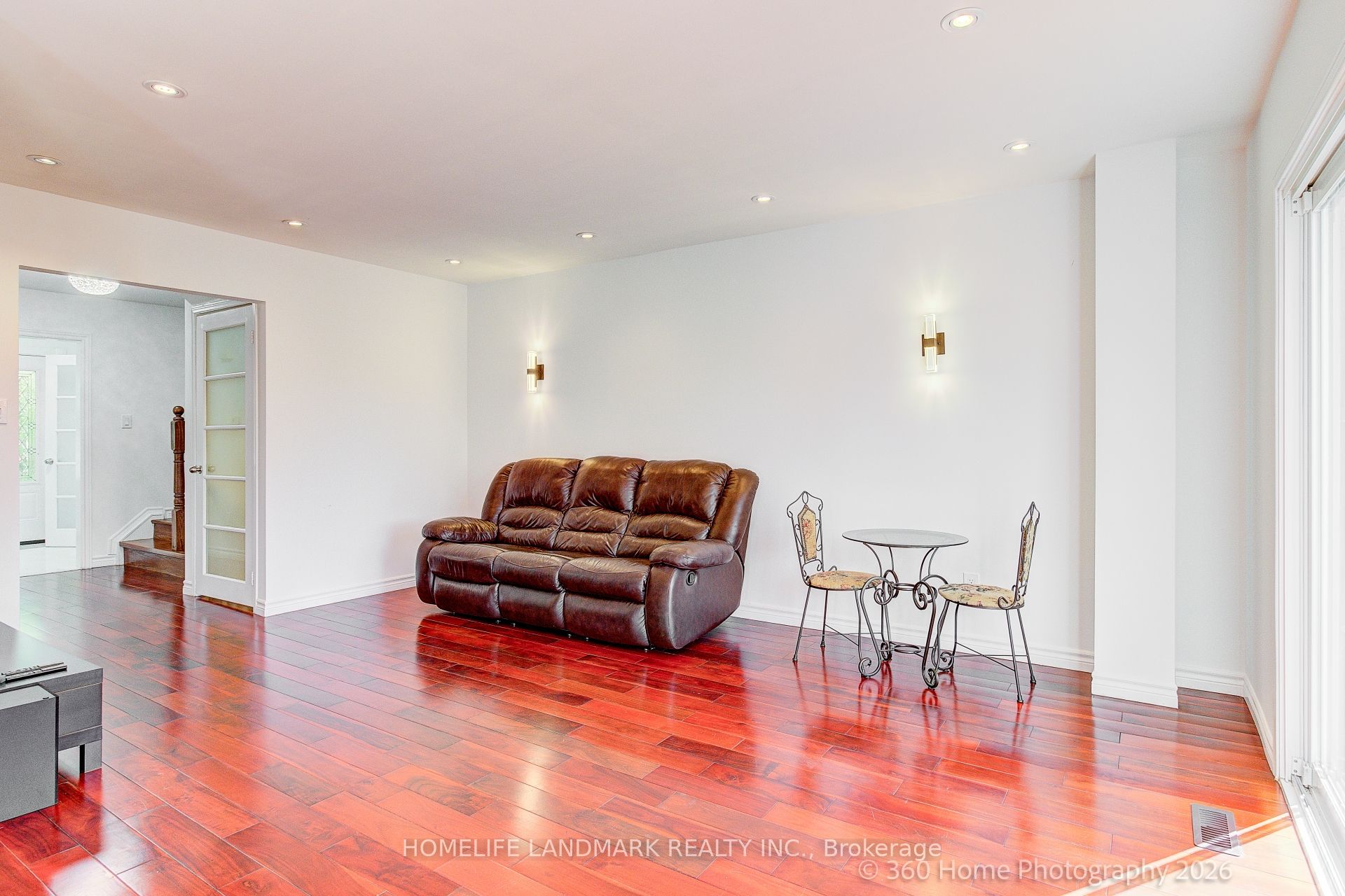 33 Kitsilano Crescent Property Photo 6