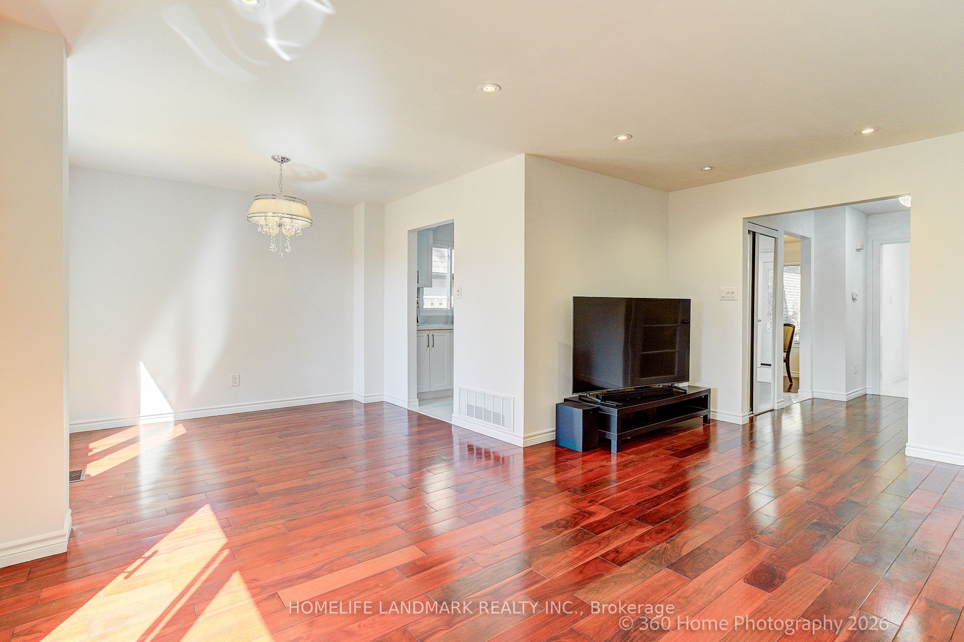 33 Kitsilano Crescent Property Photo 8