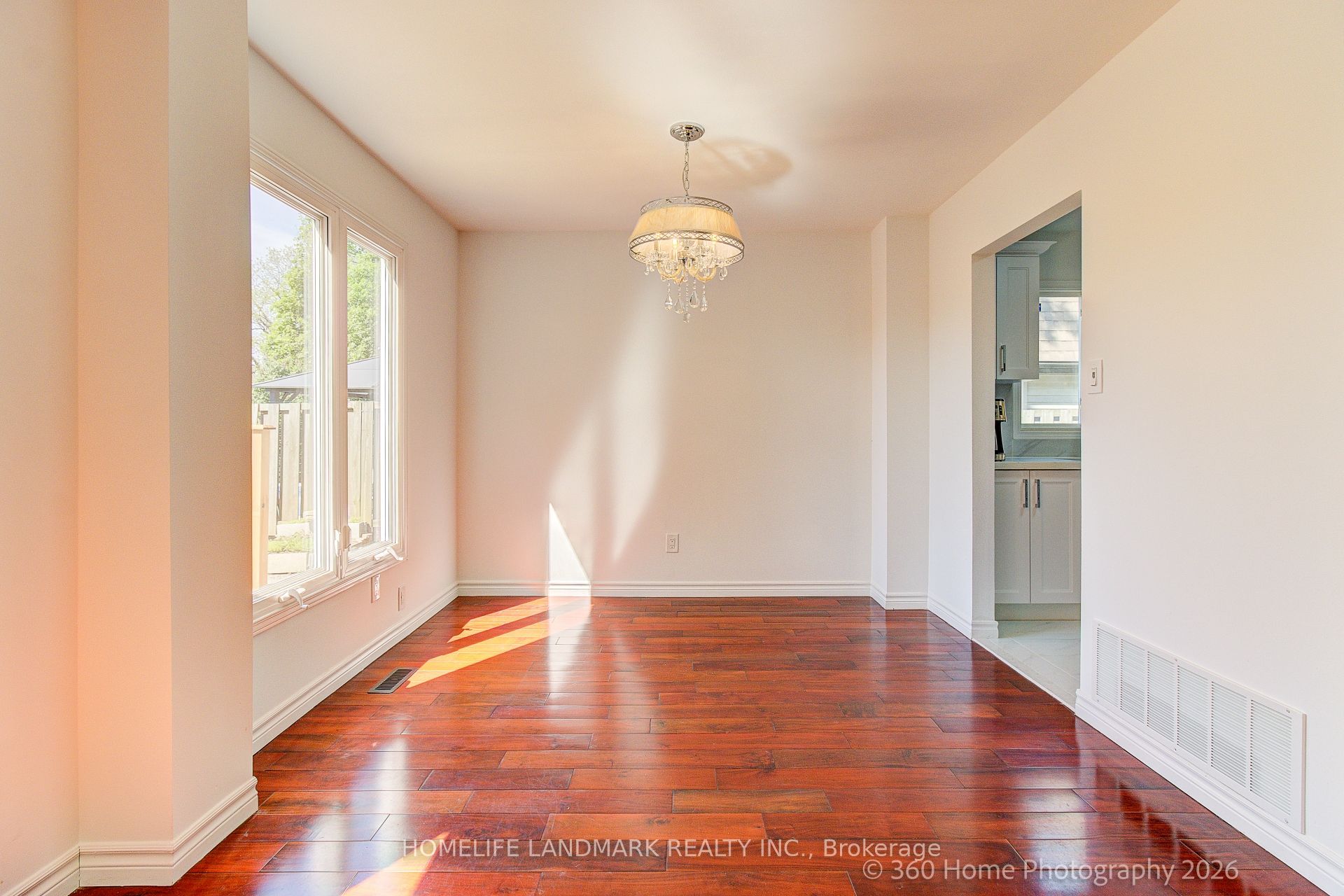 33 Kitsilano Crescent Property Photo 9