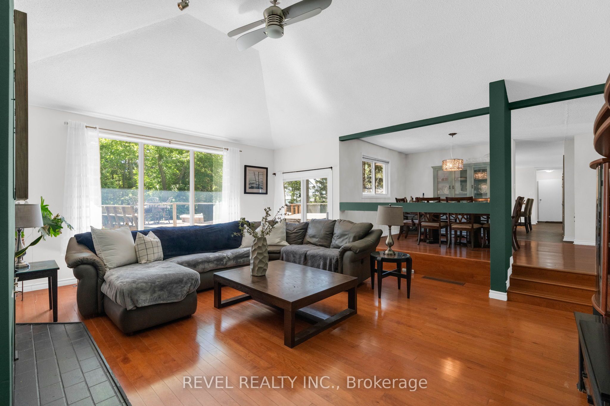 3964 Grove Place Property Photo 4