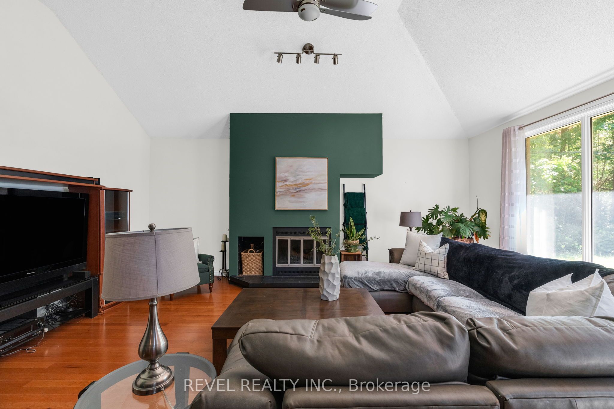 3964 Grove Place Property Photo 5