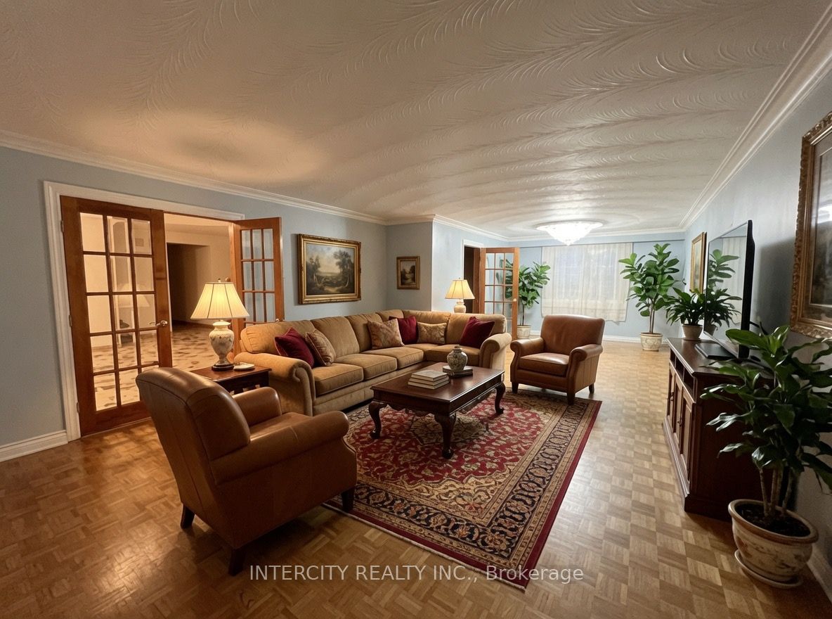 3525 Tenth Line Property Photo 8