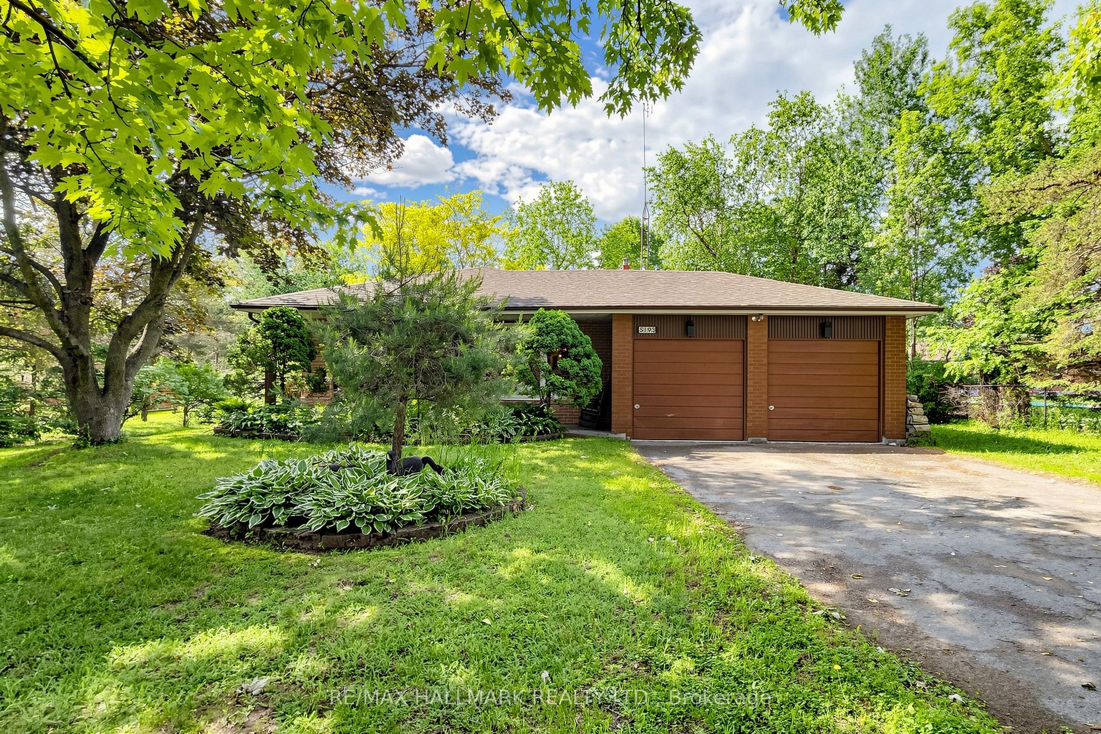 5193 Aurora Road Property Photo 2