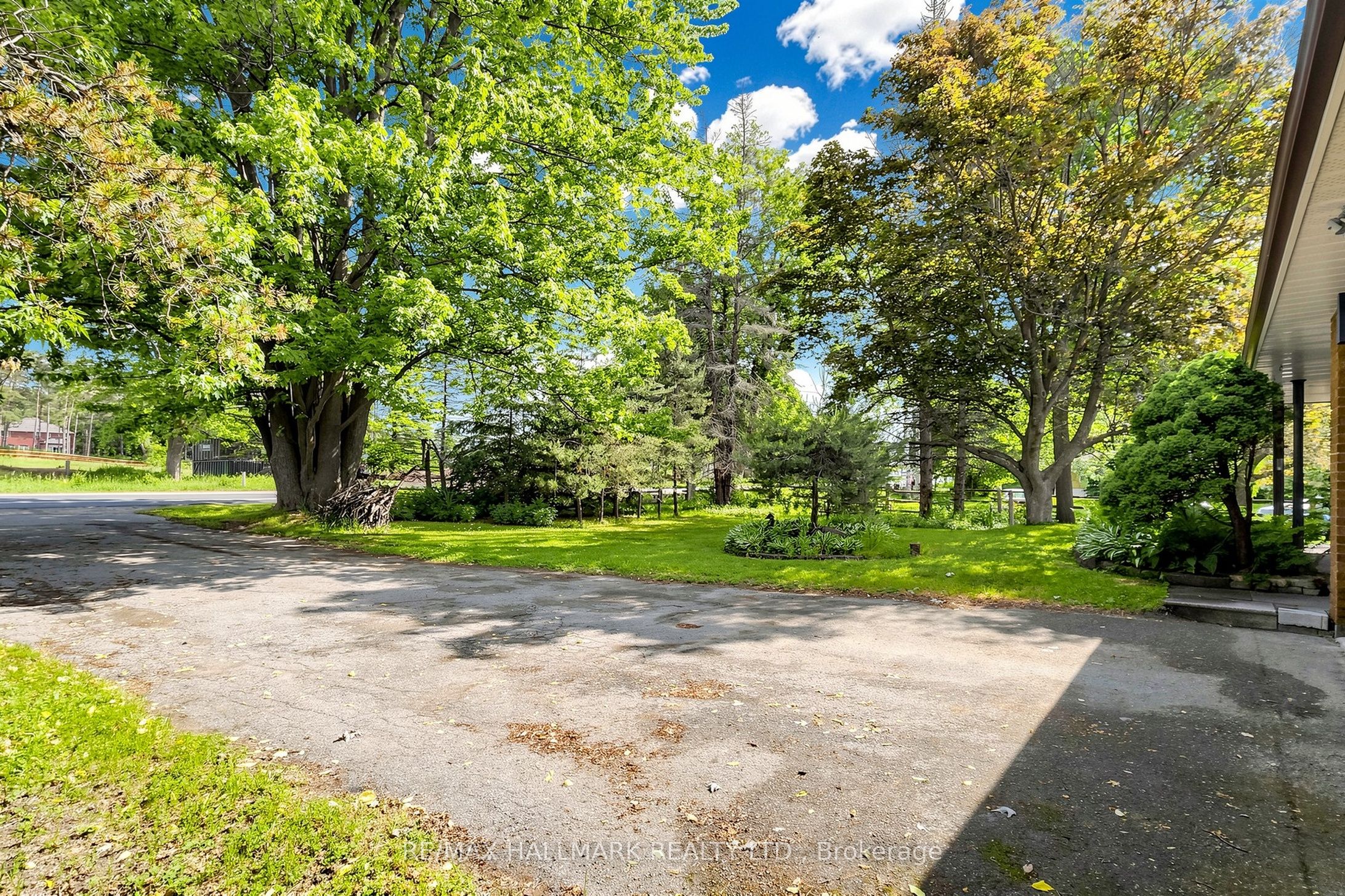 5193 Aurora Road Property Photo 5