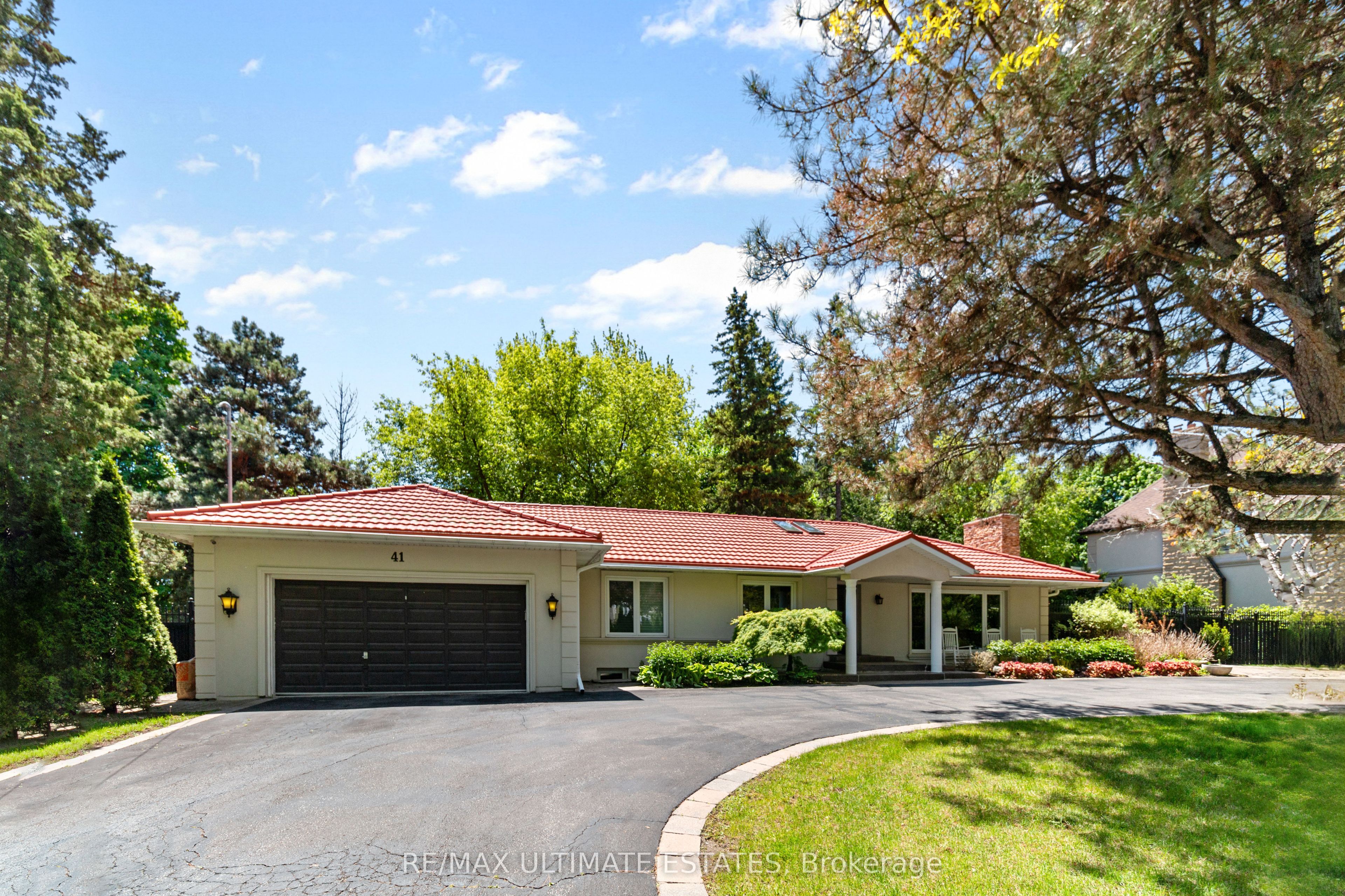 41 Thornridge Drive Property Photo 2