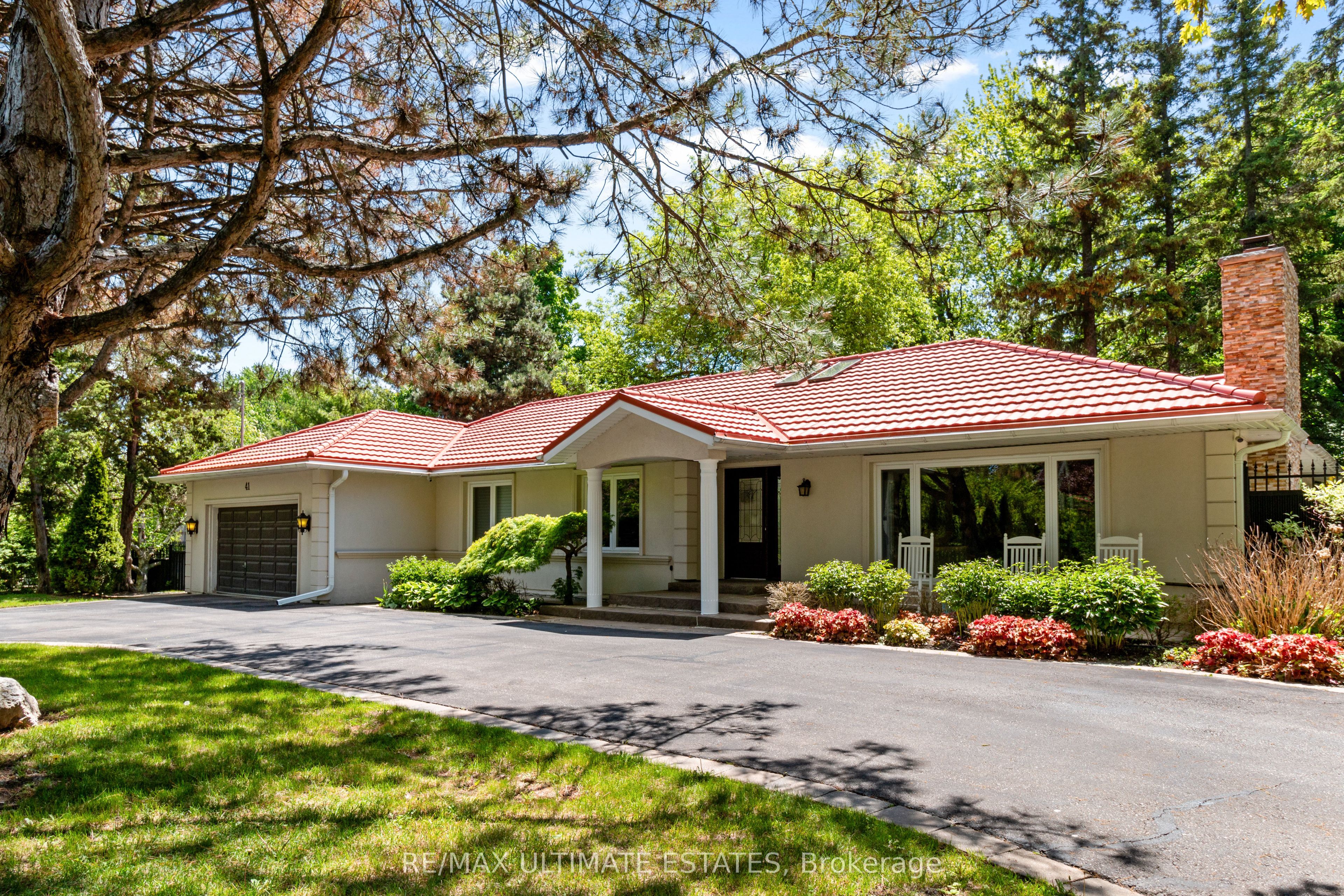 41 Thornridge Drive Property Photo 3