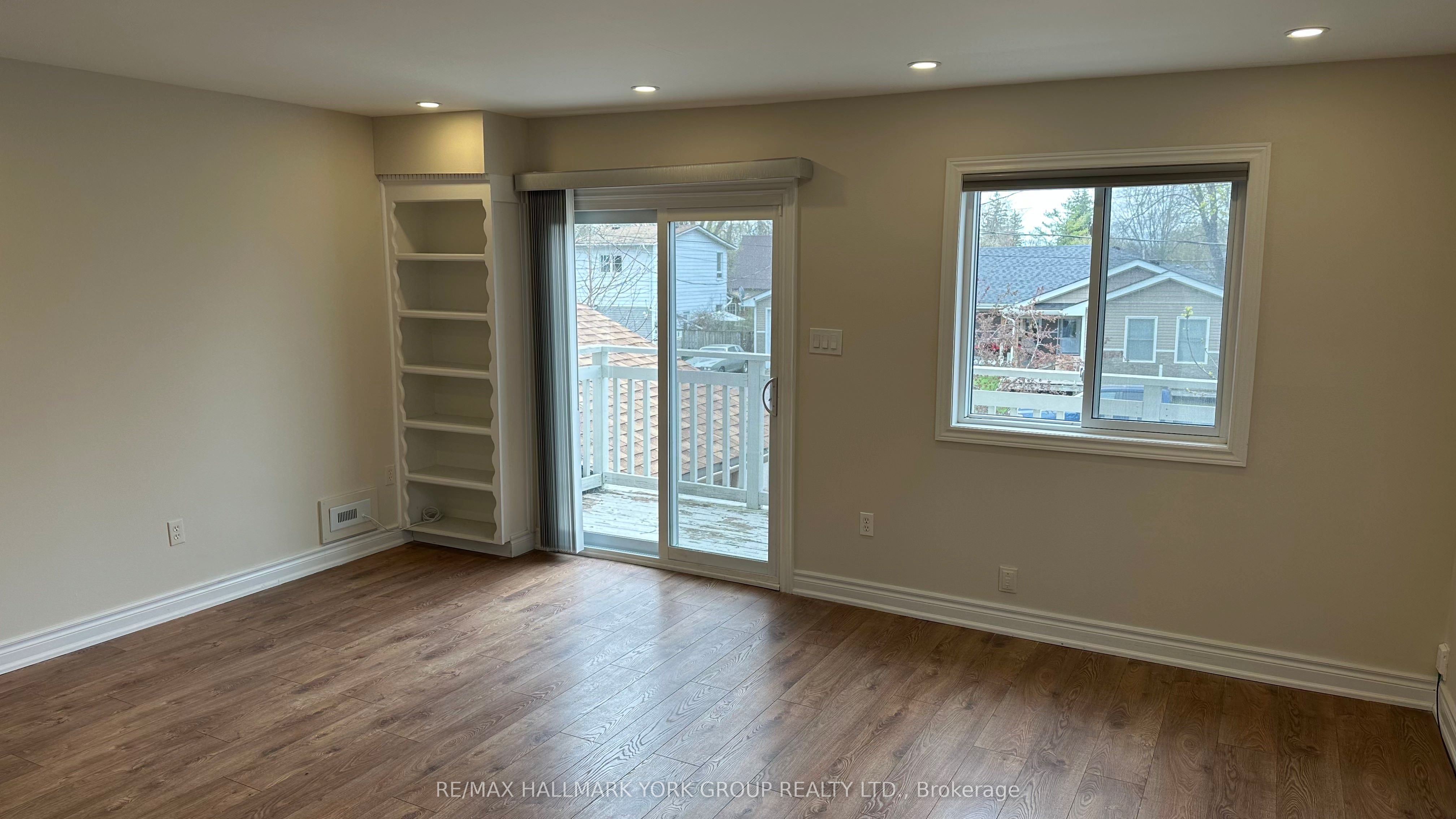210 Ways Bay Drive #upper Property Photo 4