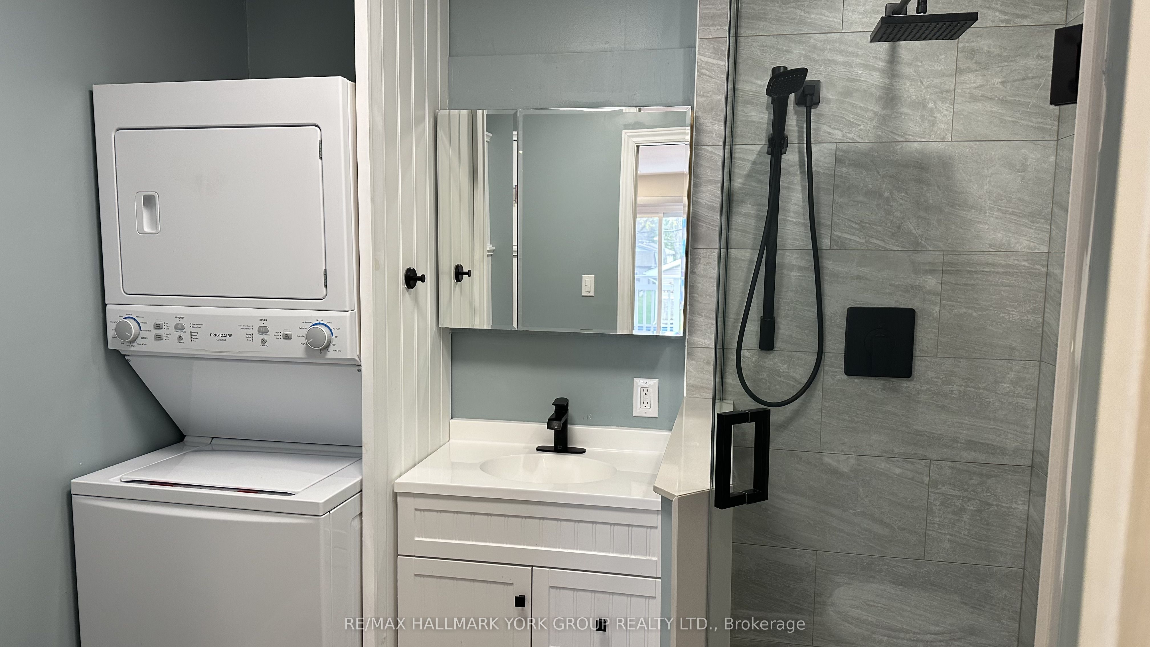 210 Ways Bay Drive #upper Property Photo 6