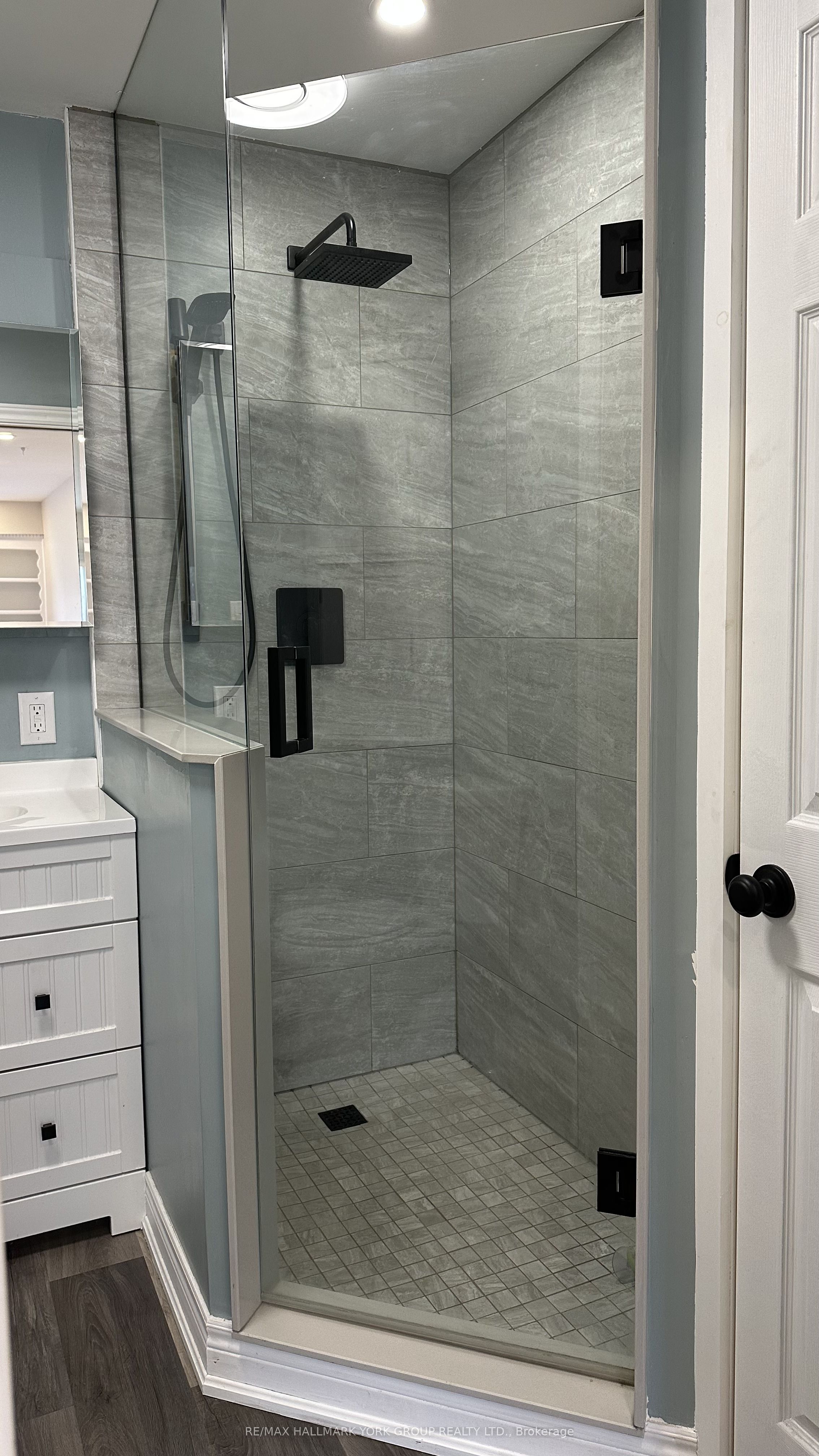 210 Ways Bay Drive #upper Property Photo 7