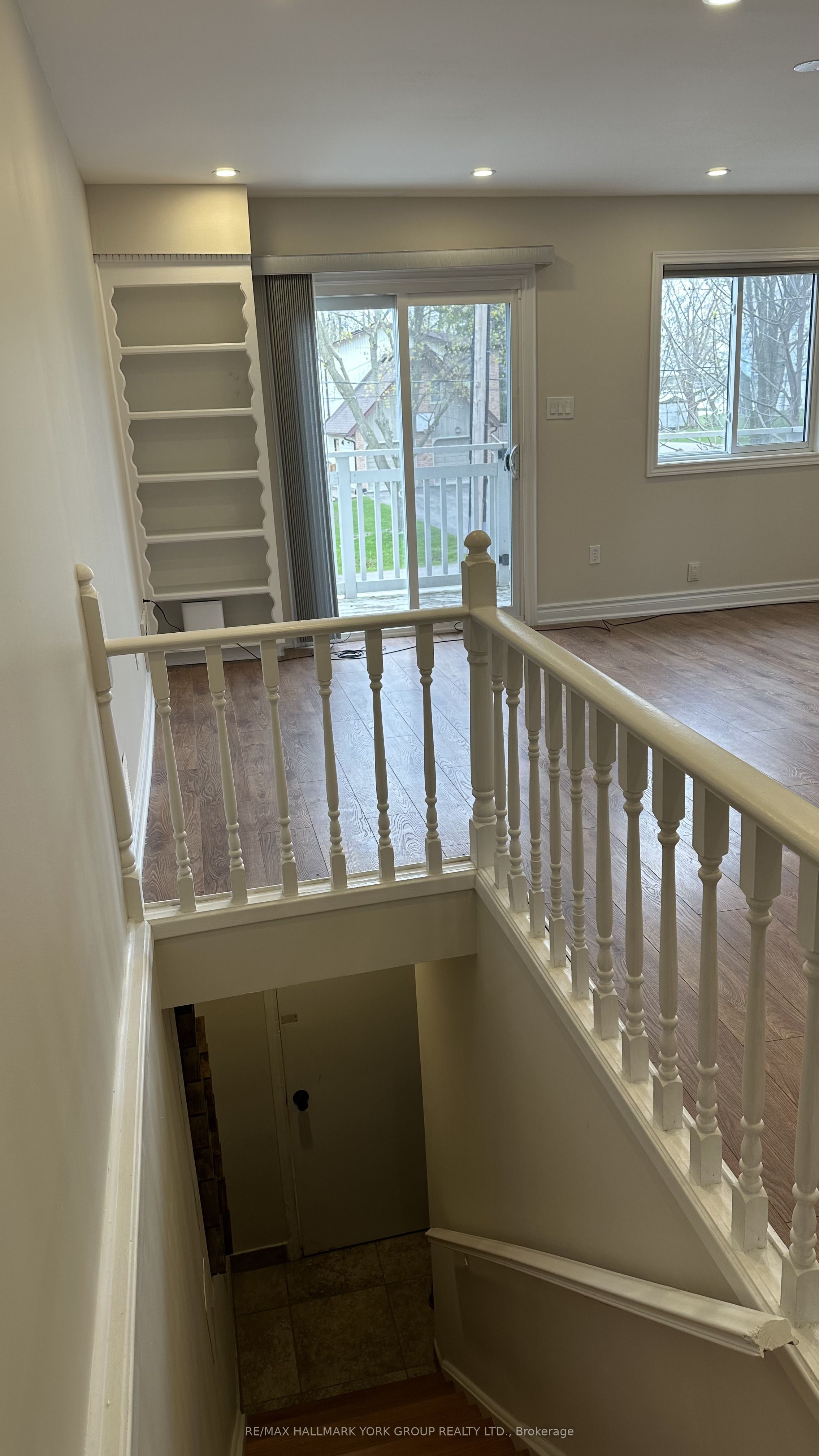 210 Ways Bay Drive #upper Property Photo 10