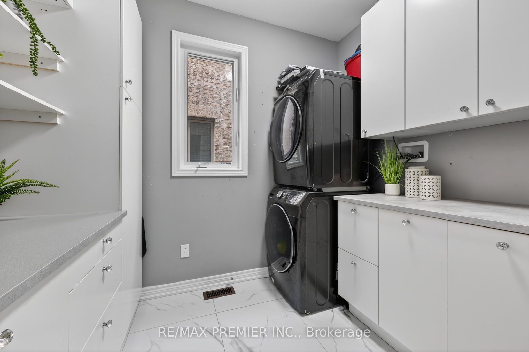 77 Weaver Terrace Property Photo 15