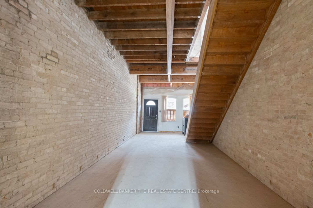 193 Main Street S Property Photo 10