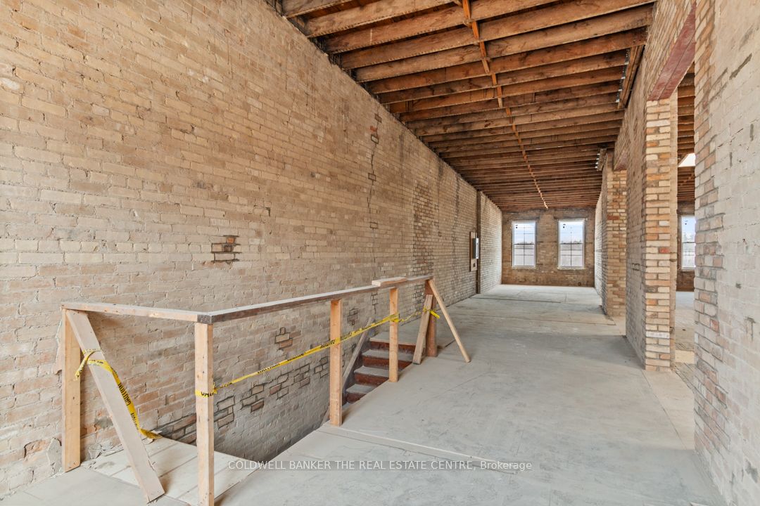 193 Main Street S Property Photo 11