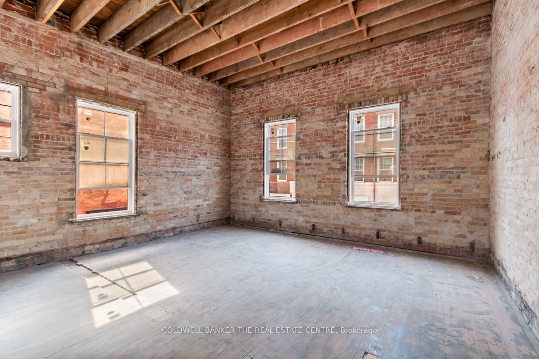 193 Main Street S Property Photo 14