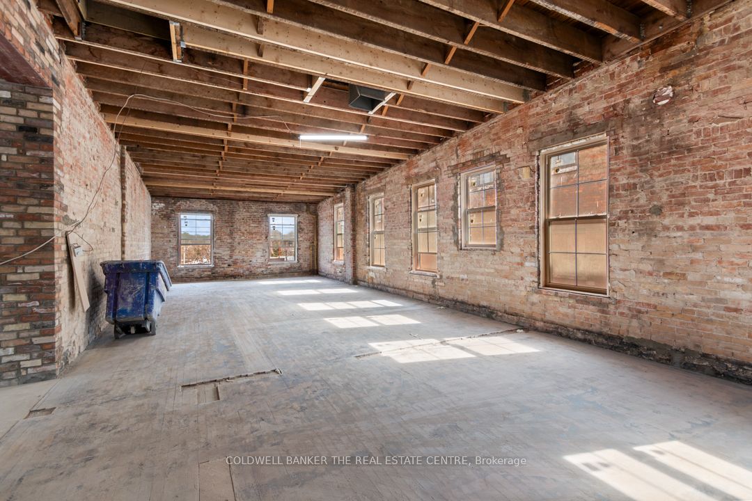 193 Main Street S Property Photo 16