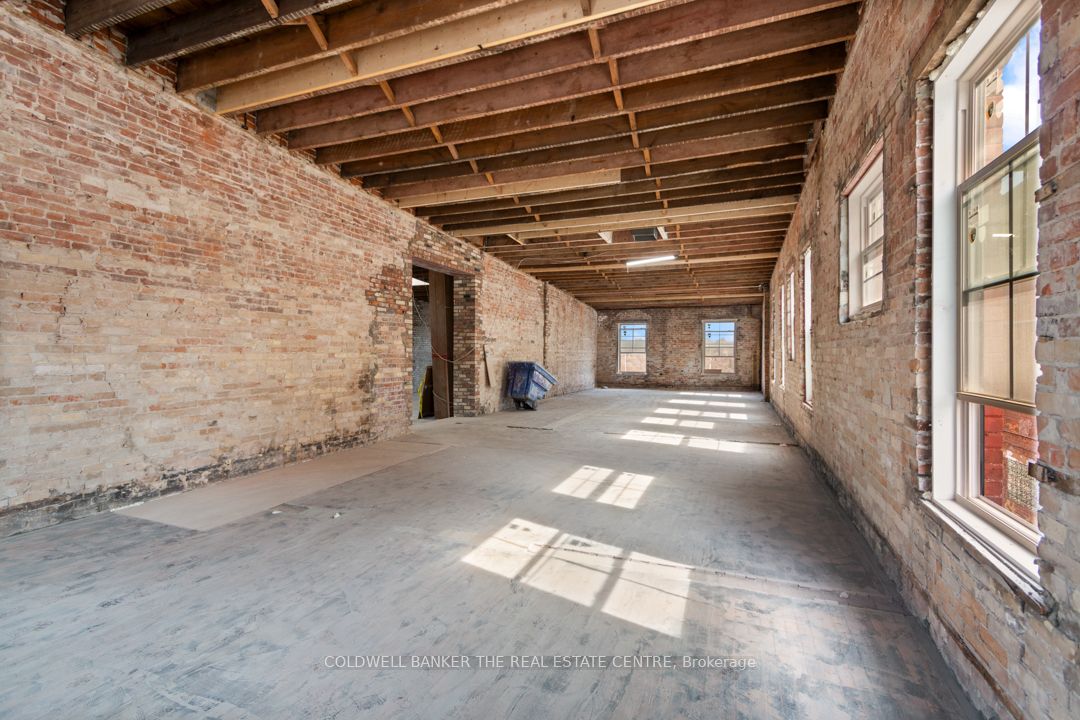 193 Main Street S Property Photo 17
