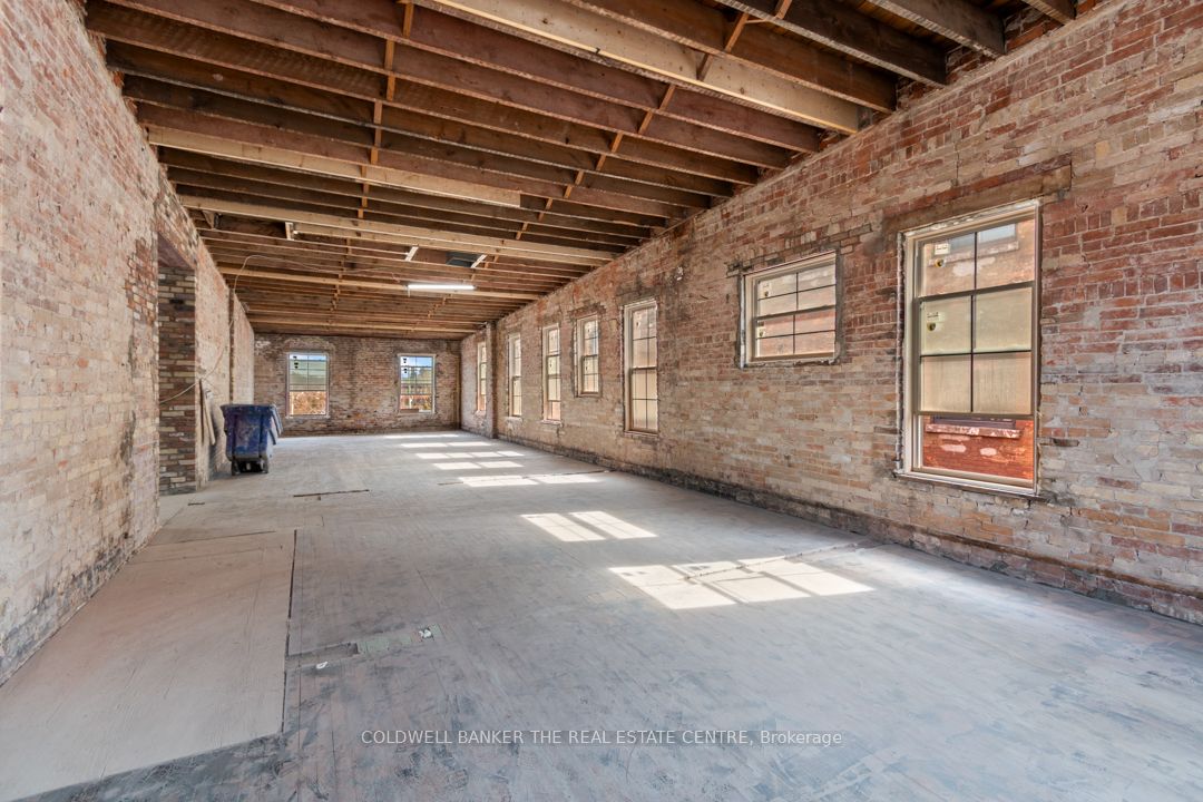 193 Main Street S Property Photo 18