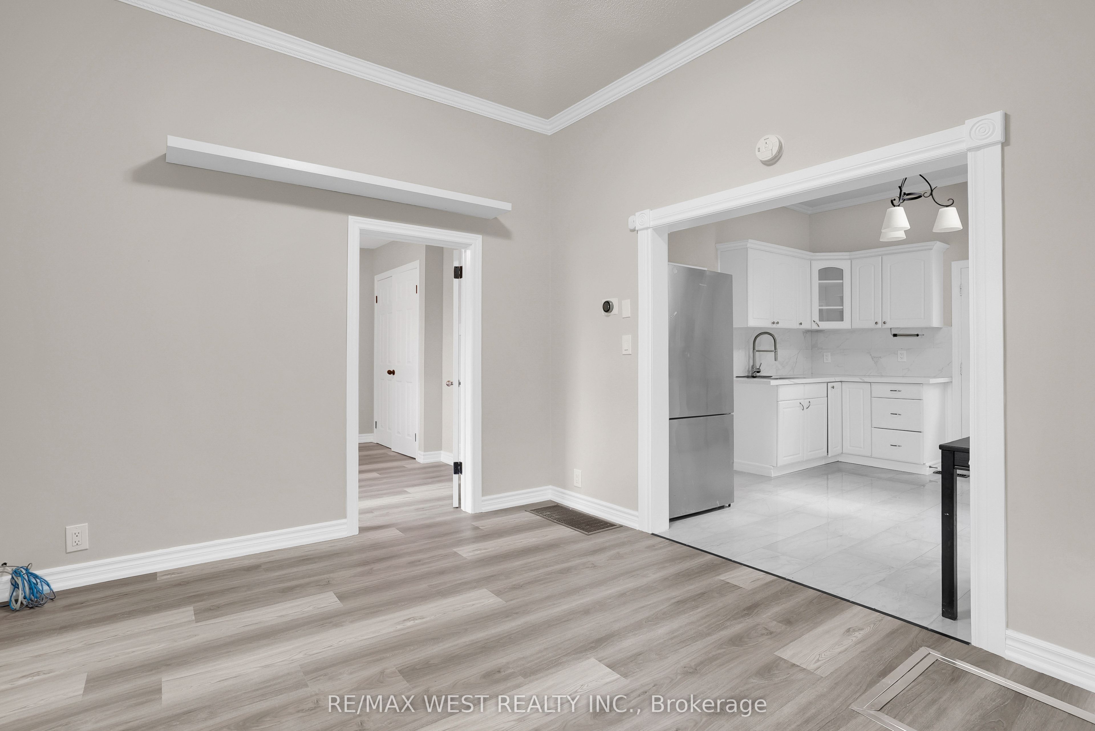19015 Dufferin Street Property Photo 2