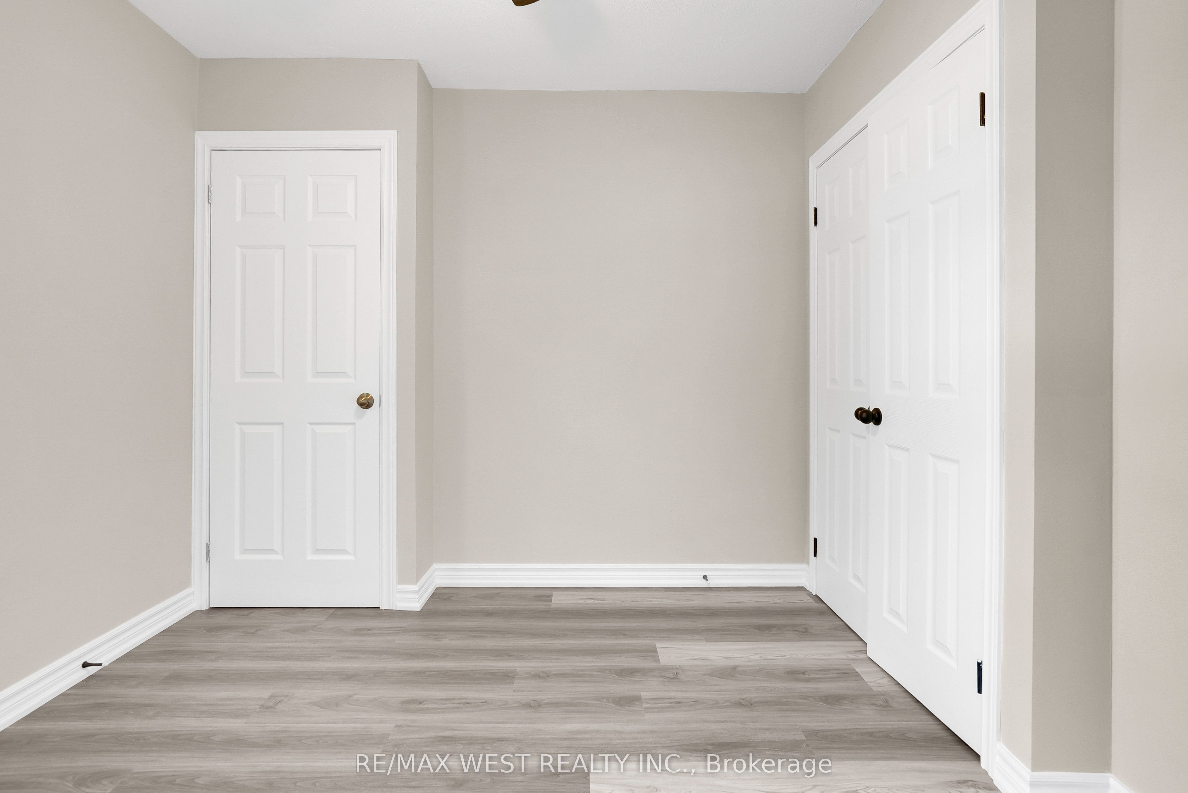 19015 Dufferin Street Property Photo 6