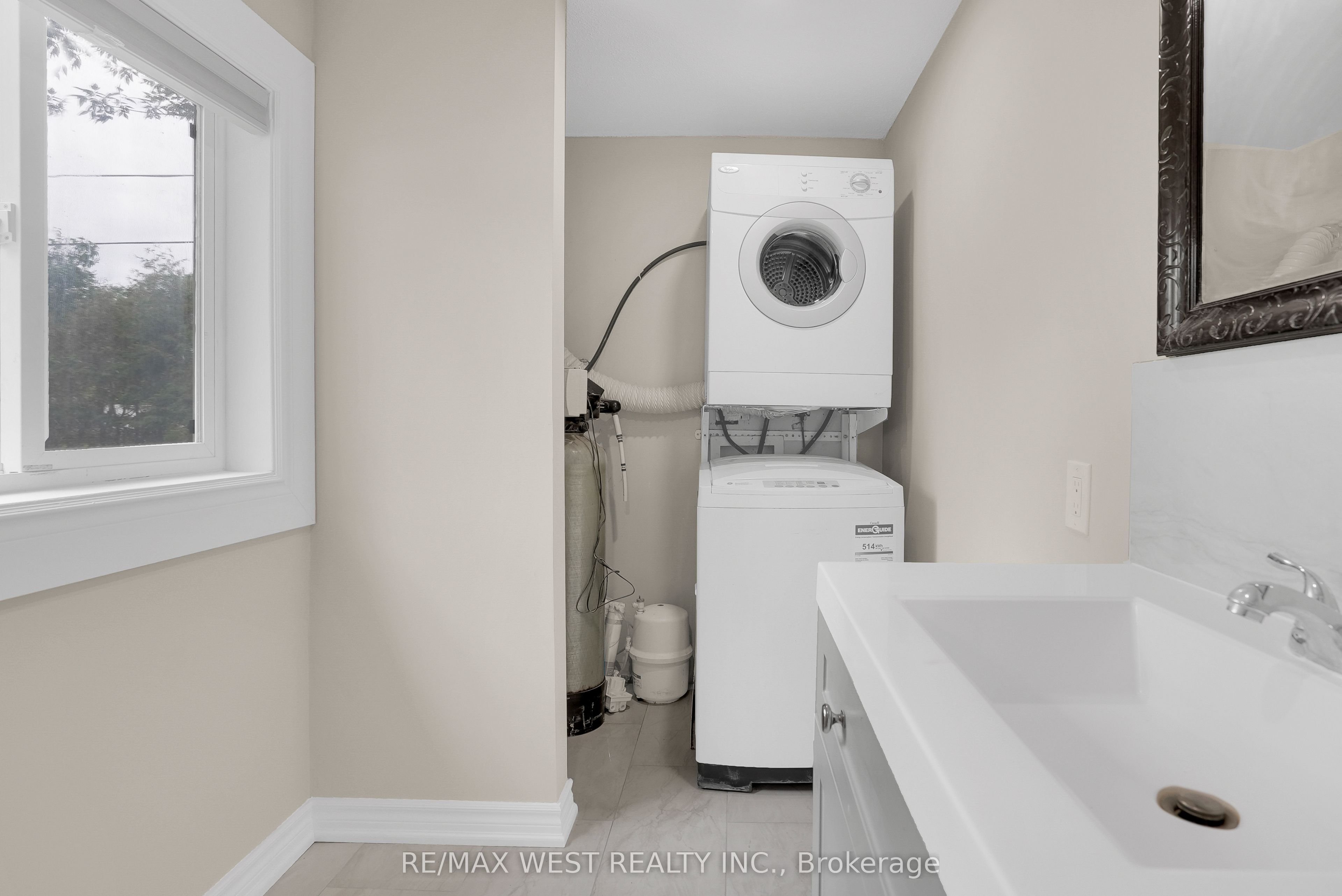 19015 Dufferin Street Property Photo 8