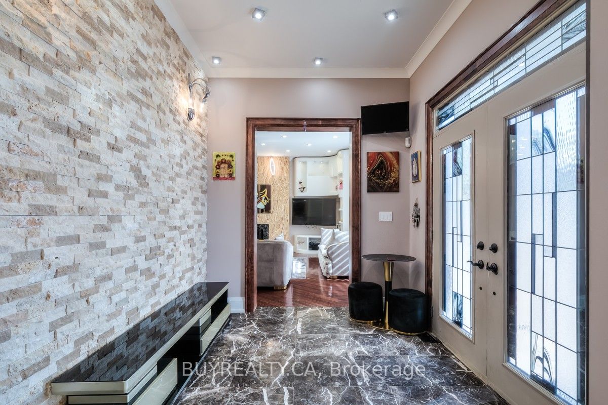 2530 King Road Property Photo 1