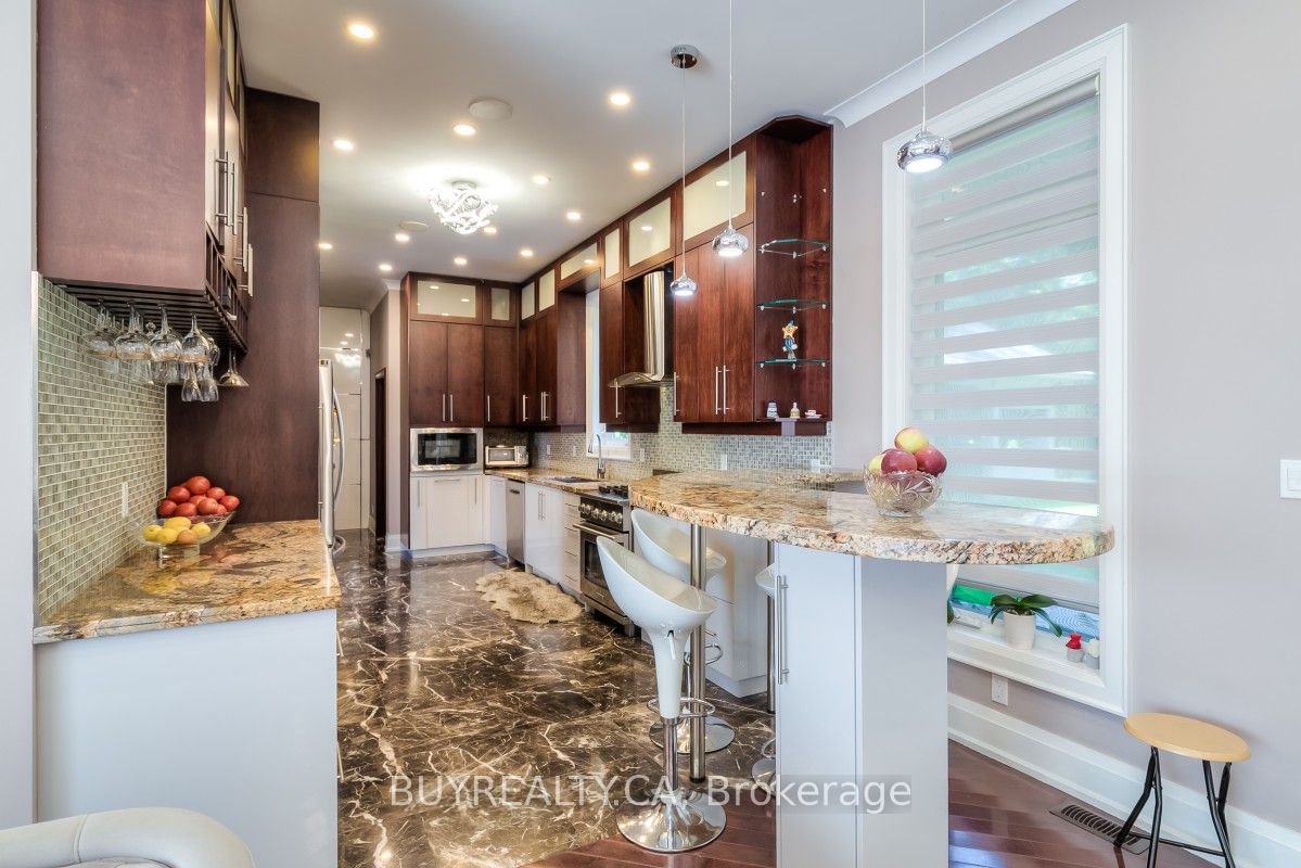 2530 King Road Property Photo 3