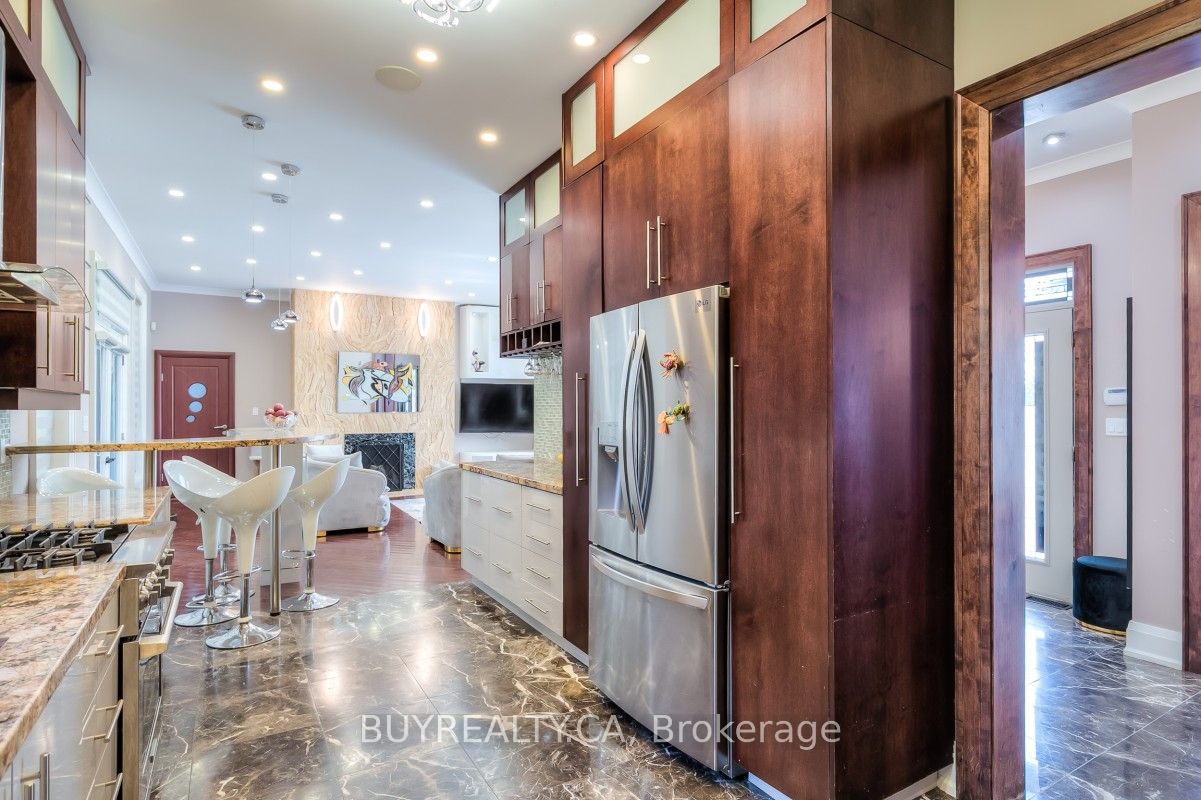 2530 King Road Property Photo 4